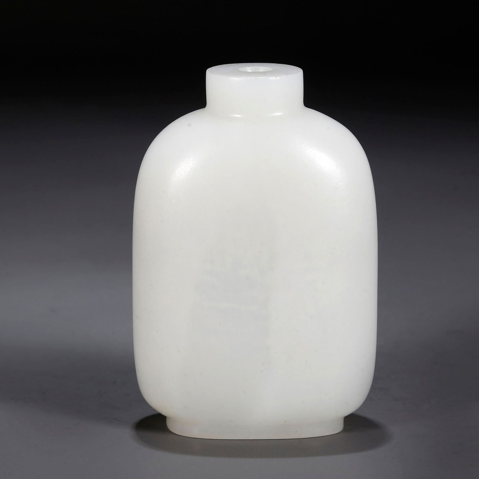 A HETIAN JADE PLAIN SNUFF BOTTLE. (1 of 10)
