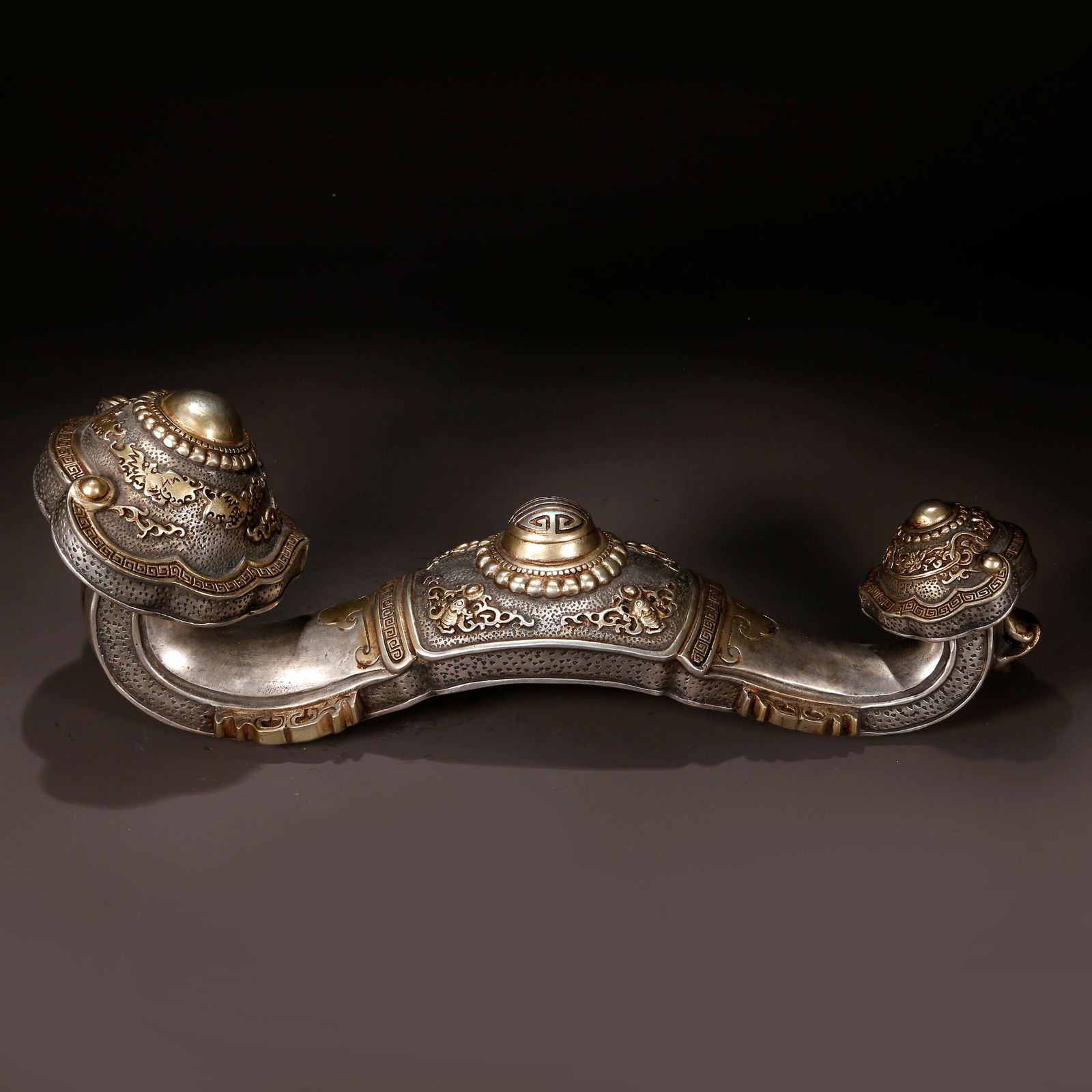 A BRONZE RUYI ORNAMENT, WITH GANODERMA DESIGN. (1 of 9)