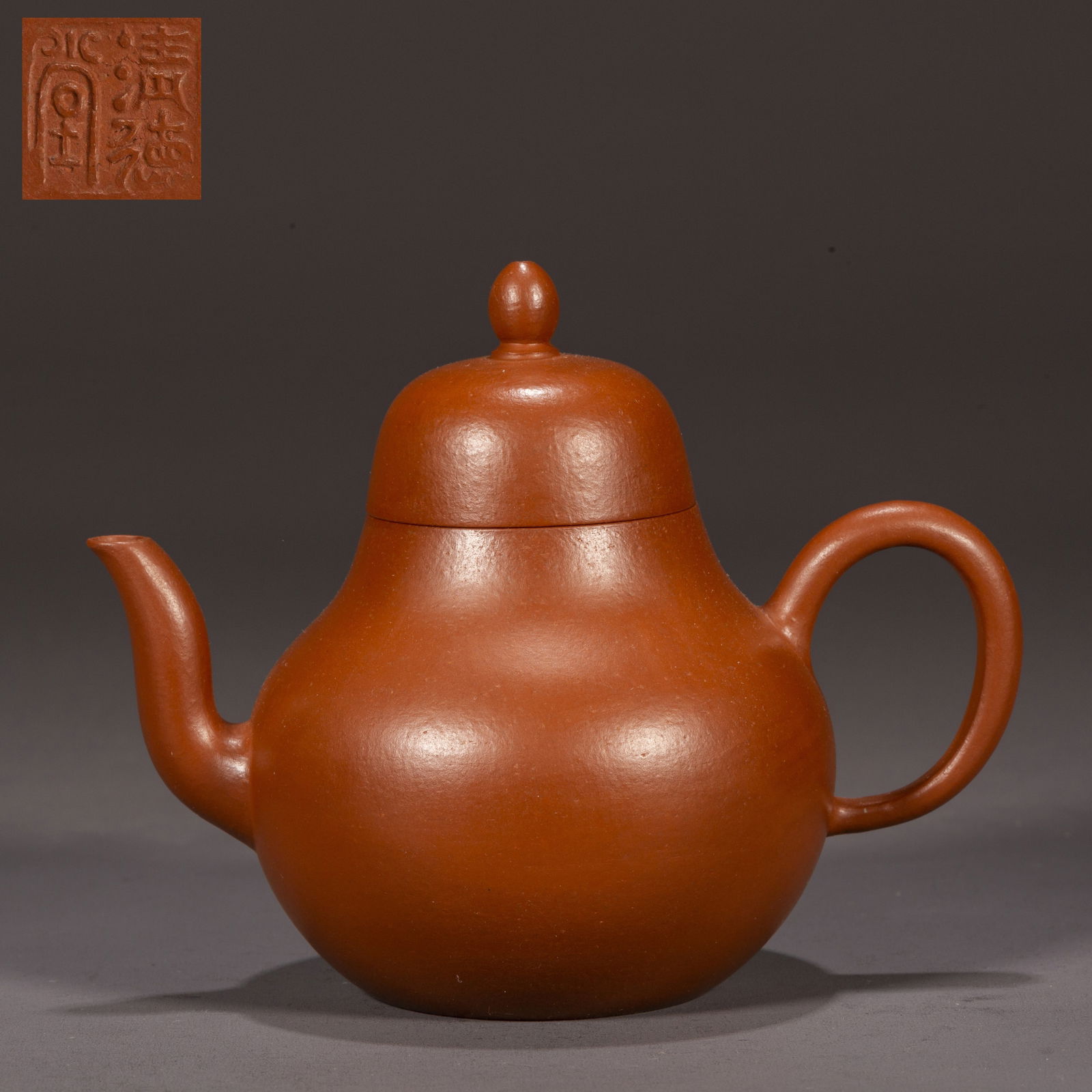A PEACH-SHAPED PURPLE CLAY TEAPOT.: Peach-Shaped Purple Clay Teapot.