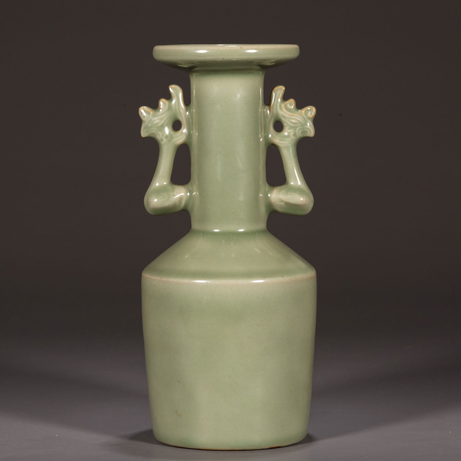 A PORCELAIN BOTTLE OF LONGQUAN KILN. (1 of 8)