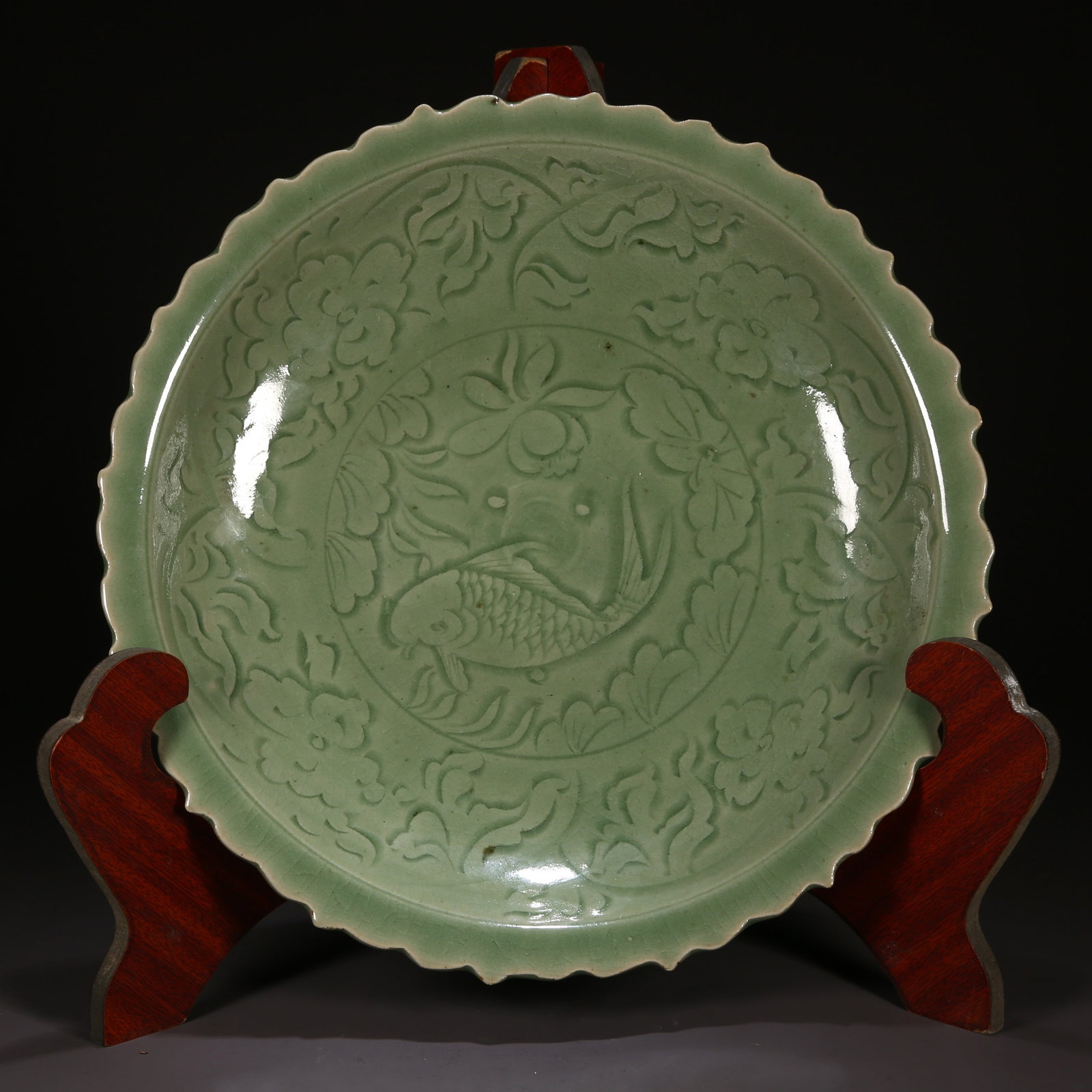 A PORCELAIN PLATE OF LONGQUAN KILN.: Porcelain Plate of Longquan Kiln, with Fish and Flowers Design.