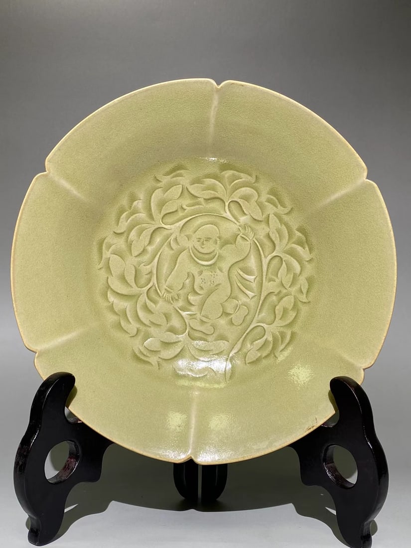 A SUI-TANG PERIOD, YAOZHOU KILN PLATE (1 of 8)