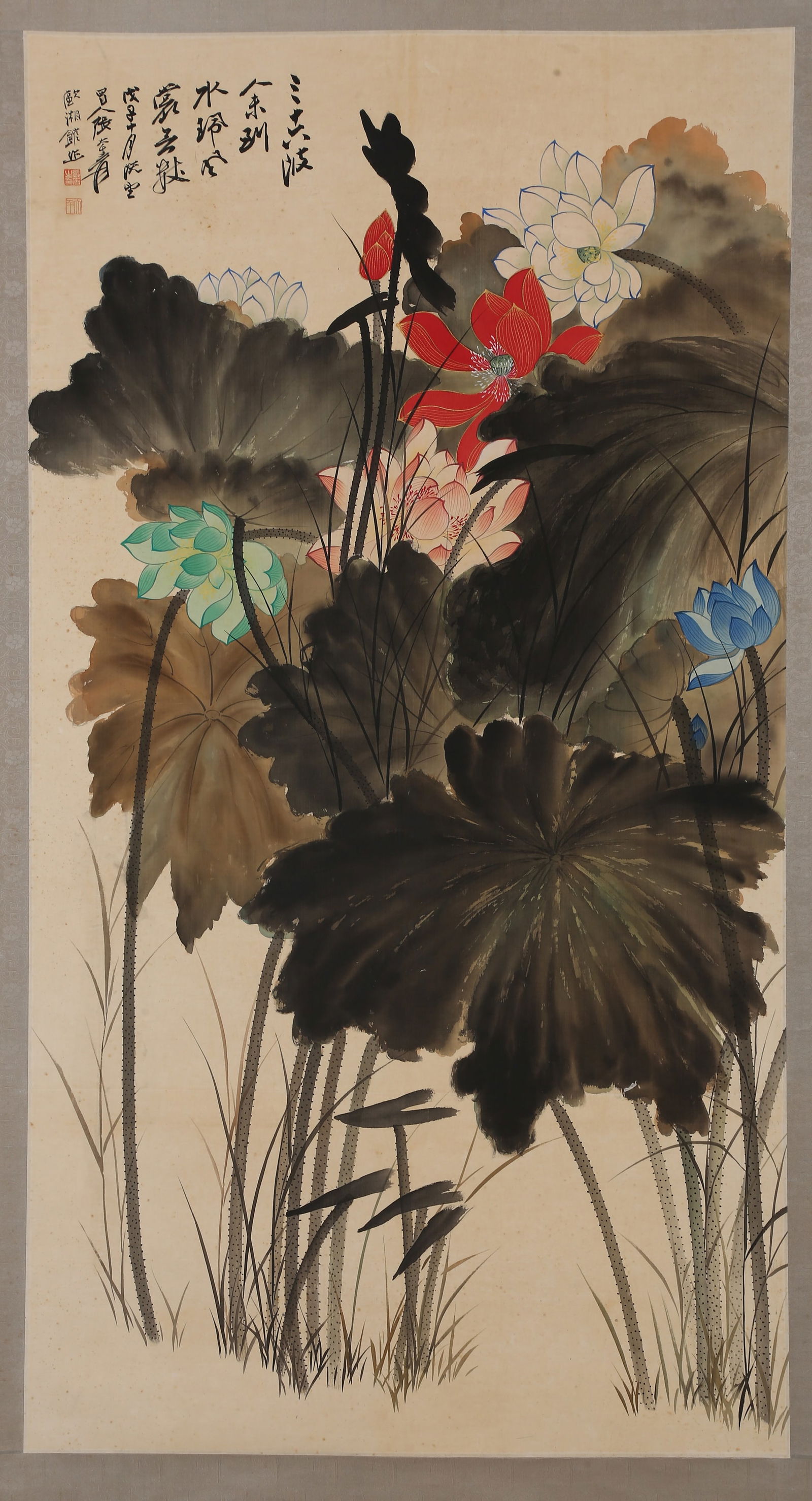 A LOTUS PAINTING ON SILK BY ZHANG DAQIAN.张大千: Lotus Flowers Painting on Silk, Painted by Zhang Daqian.张大千