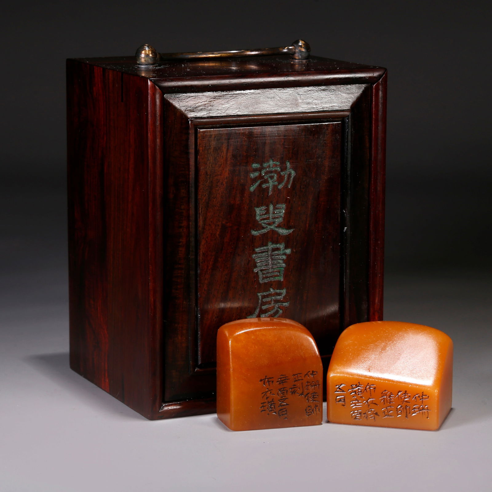 A SHOUSHAN TIANHUANG STONE CARVED SEAL (PAIR) (1 of 9)