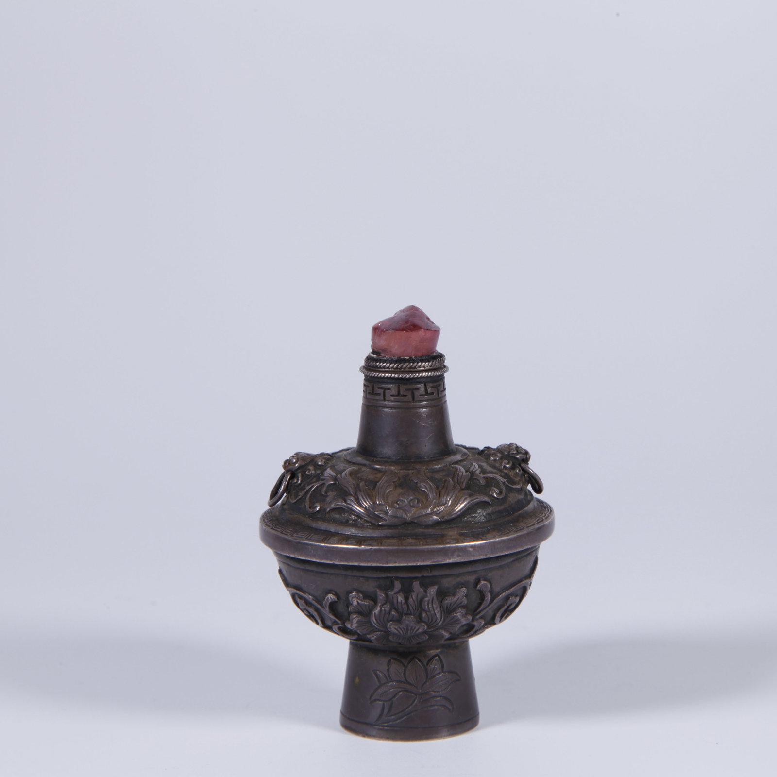 A TOURMALINE HEAD HOTPOT-SHAPED SNUFF BOTTLE: Tourmaline Head Hotpot-shaped Snuff Bottle
