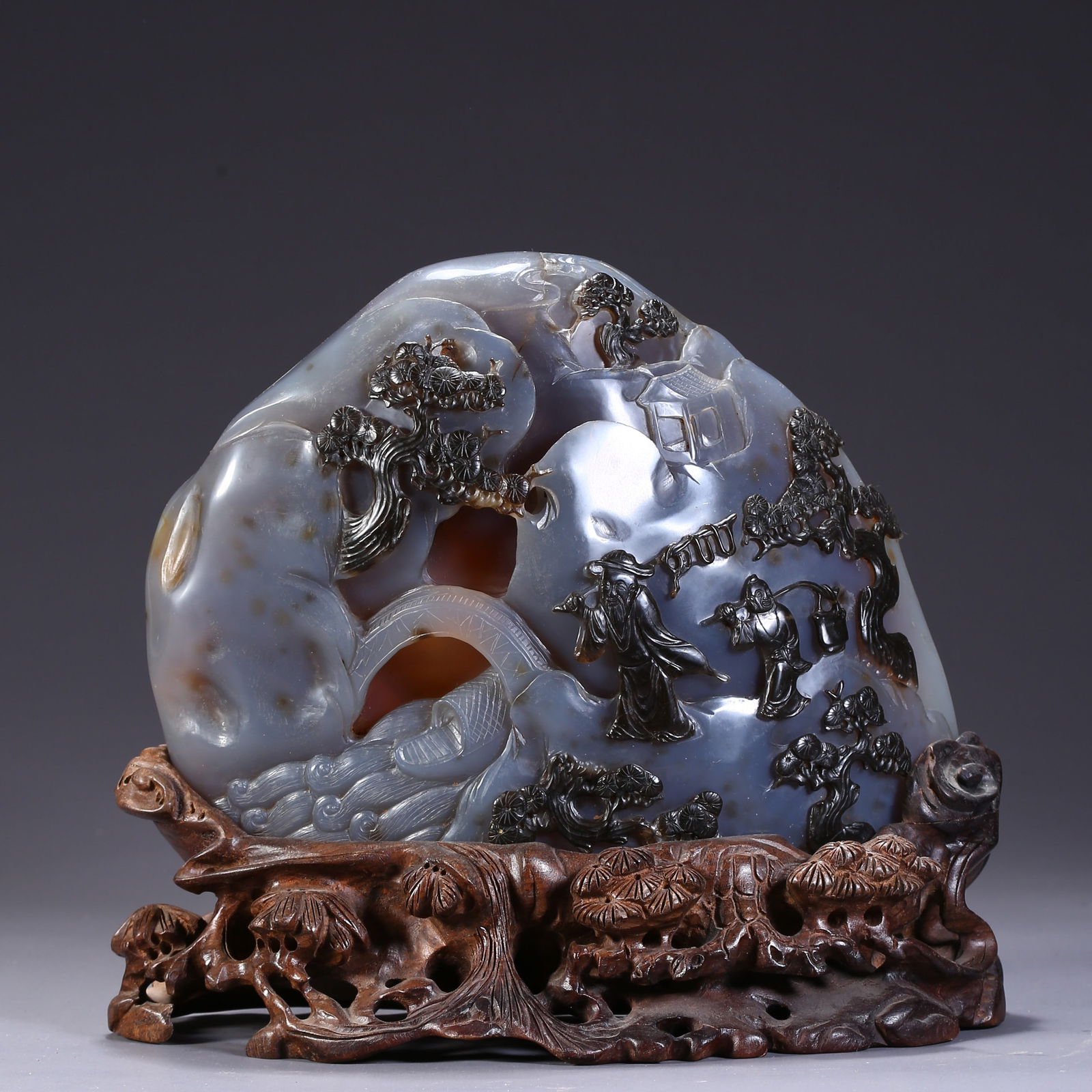 AN AGATE ORNAMENT WITH "STORY OF PEOPLE" DESIGN (1 of 9)