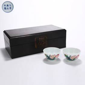 A FAMILLE ROSE "LOTUS BOUQUET" PATTERN CUPS (SET) (1 of 9)