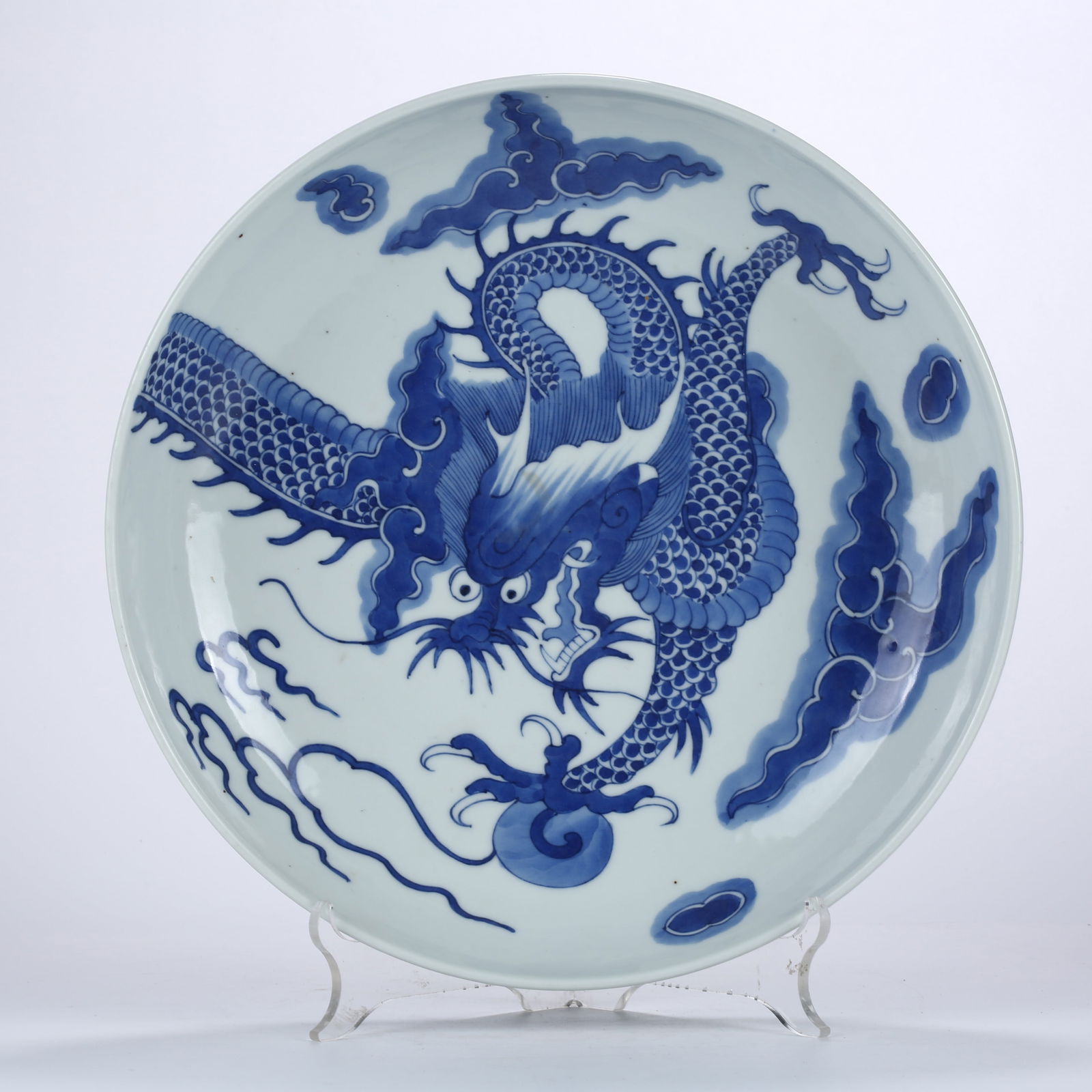 A BLUE AND WHITE CLOUD AND DRAGON PATTERN LARGE PLATE: Blue and White Cloud and Dragon Pattern Large Plate