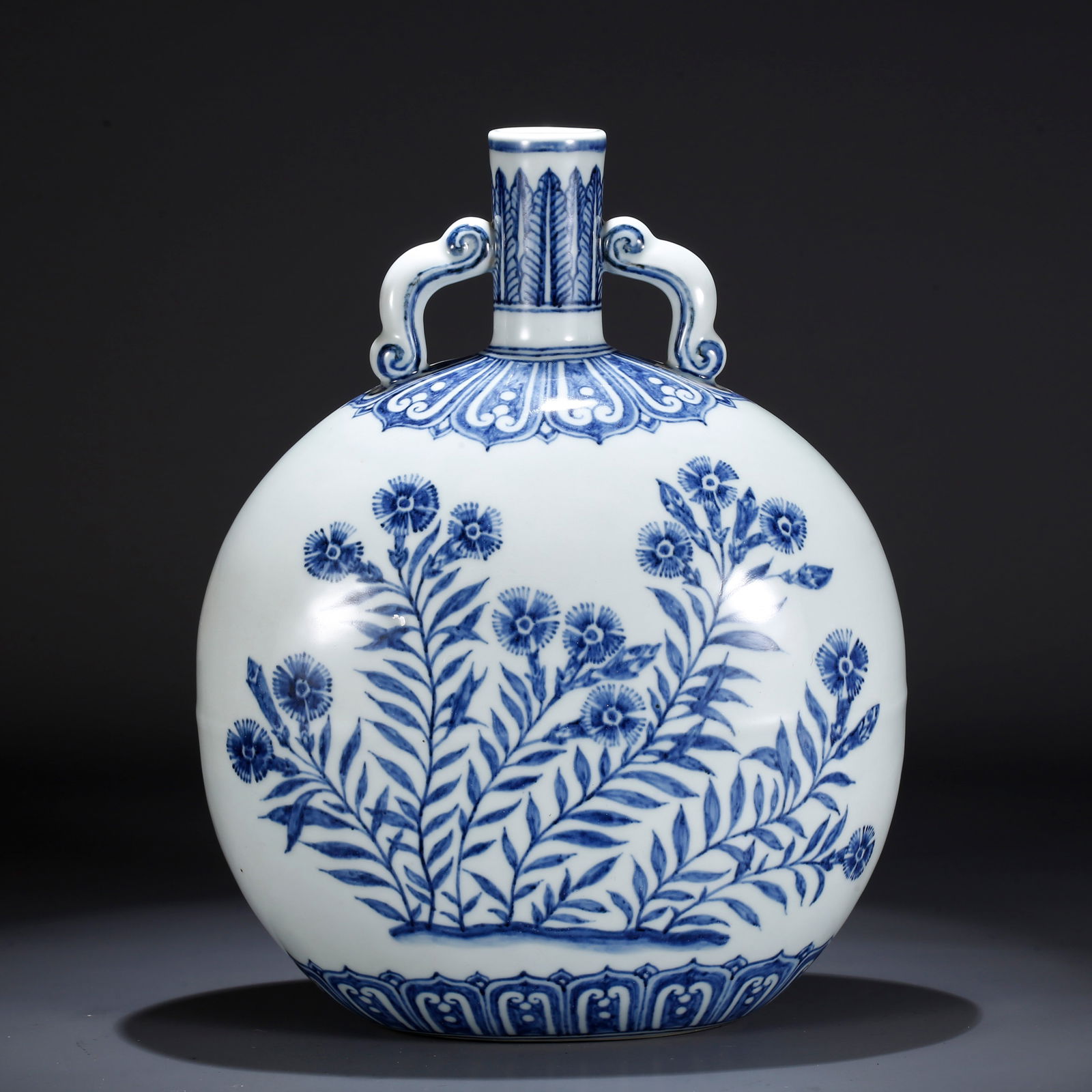 A BLUE AND WHITE FLORAL PATTERN MOON FLASK: Blue and White Floral Pattern Moon Flask