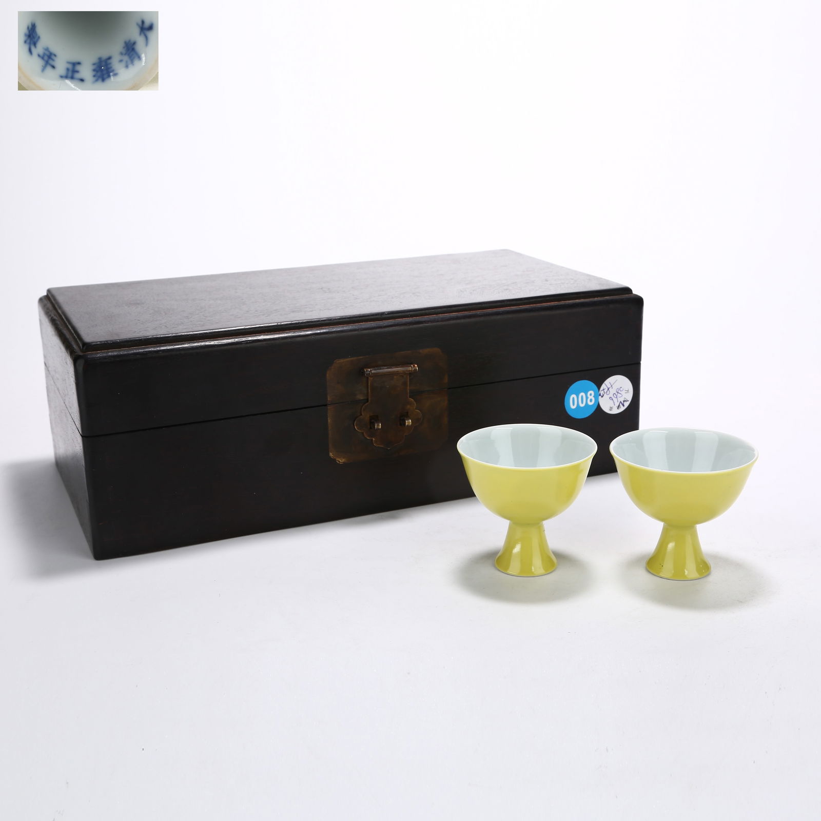 A YELLOW-GLAZED STEM CUPS (SET): Yellow-Glazed Stem Cups (Set)