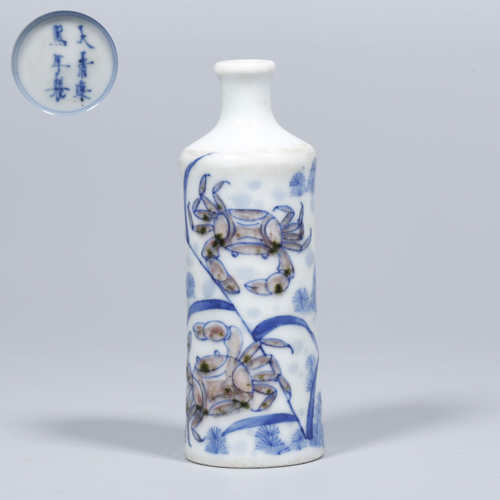 A BLUE AND WHITE SNUFF BOTTLE WITH DOUBLE CRAB DESIGN: Blue and White Snuff Bottle with Double Crab Design