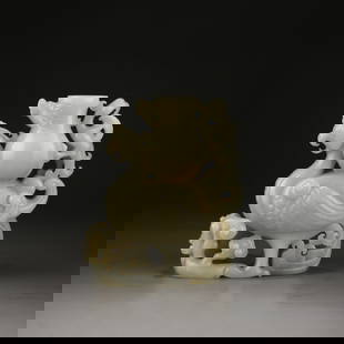A HETIAN JADE PHOENIX BIRD ZUN VESSEL: Hetian jade phoenix bird zun vessel