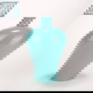 A TURQUOISE-GLAZED MEIPING VASE: Turquoise-glazed meiping vase