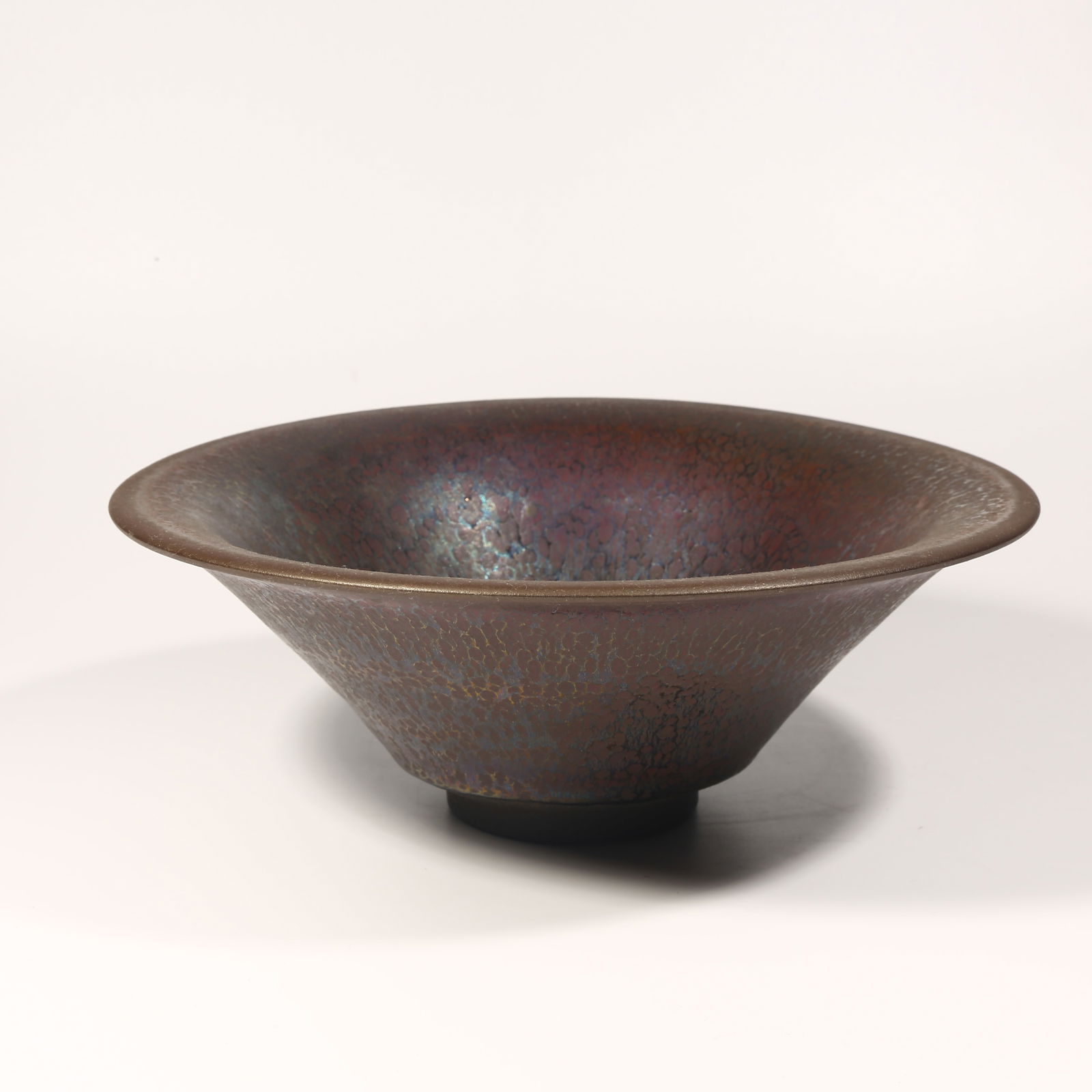 A JIAN KILN SEVEN-COLOR GOLDEN OIL-DROP TEA CUP: Jian Kiln Seven-Color Golden Oil-Drop Tea Cup