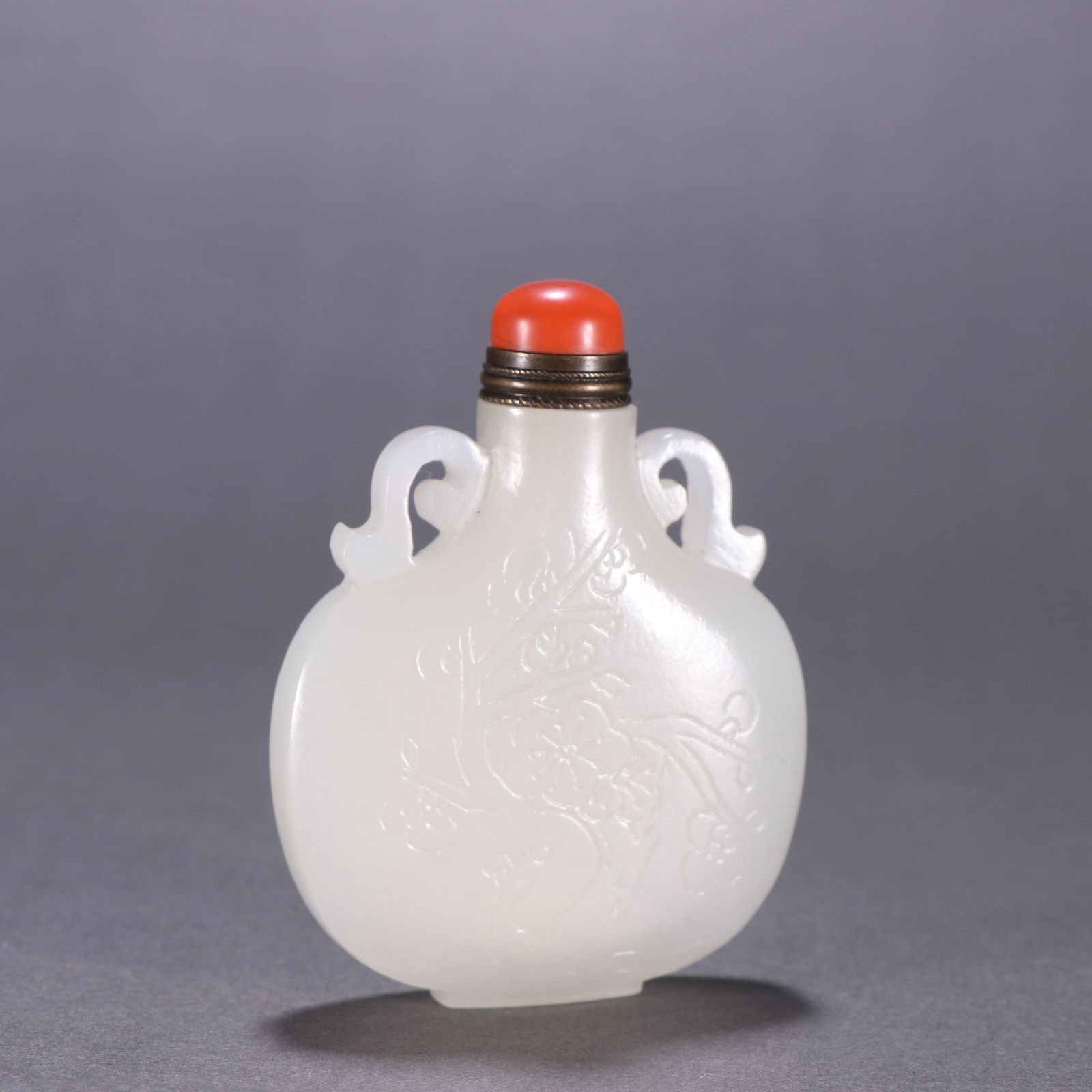 A QING DYNASTY HETIAN JADE SNUFF BOTTLE WITH PLUM BLOSSOM PATTERN (1 of 9)