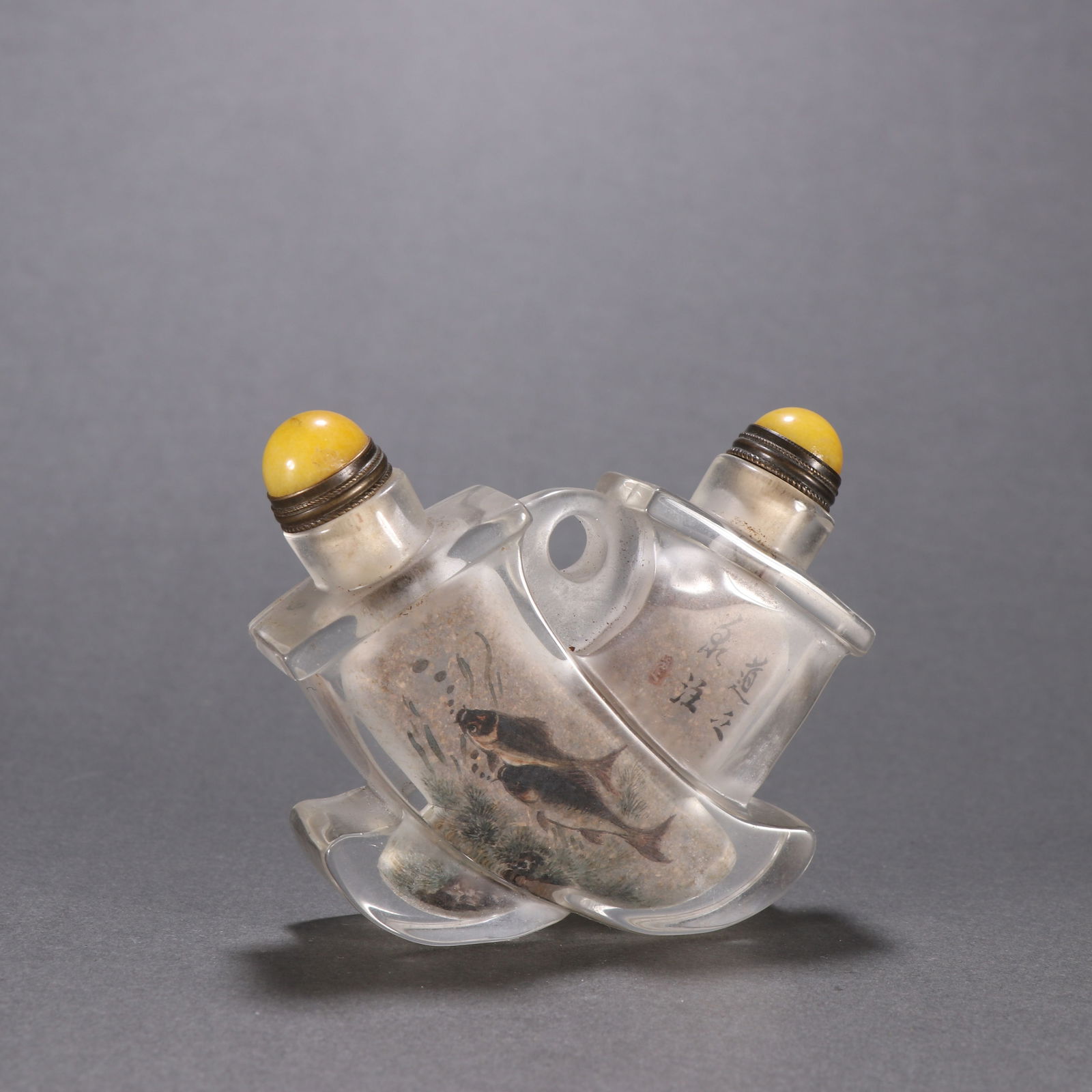 A FORMER COLLECTION TWIN-LINKED GLASS SNUFF BOTTLES WITH FISH DESIGN: Former Collection Twin-linked Glass Snuff Bottles with Fish Design