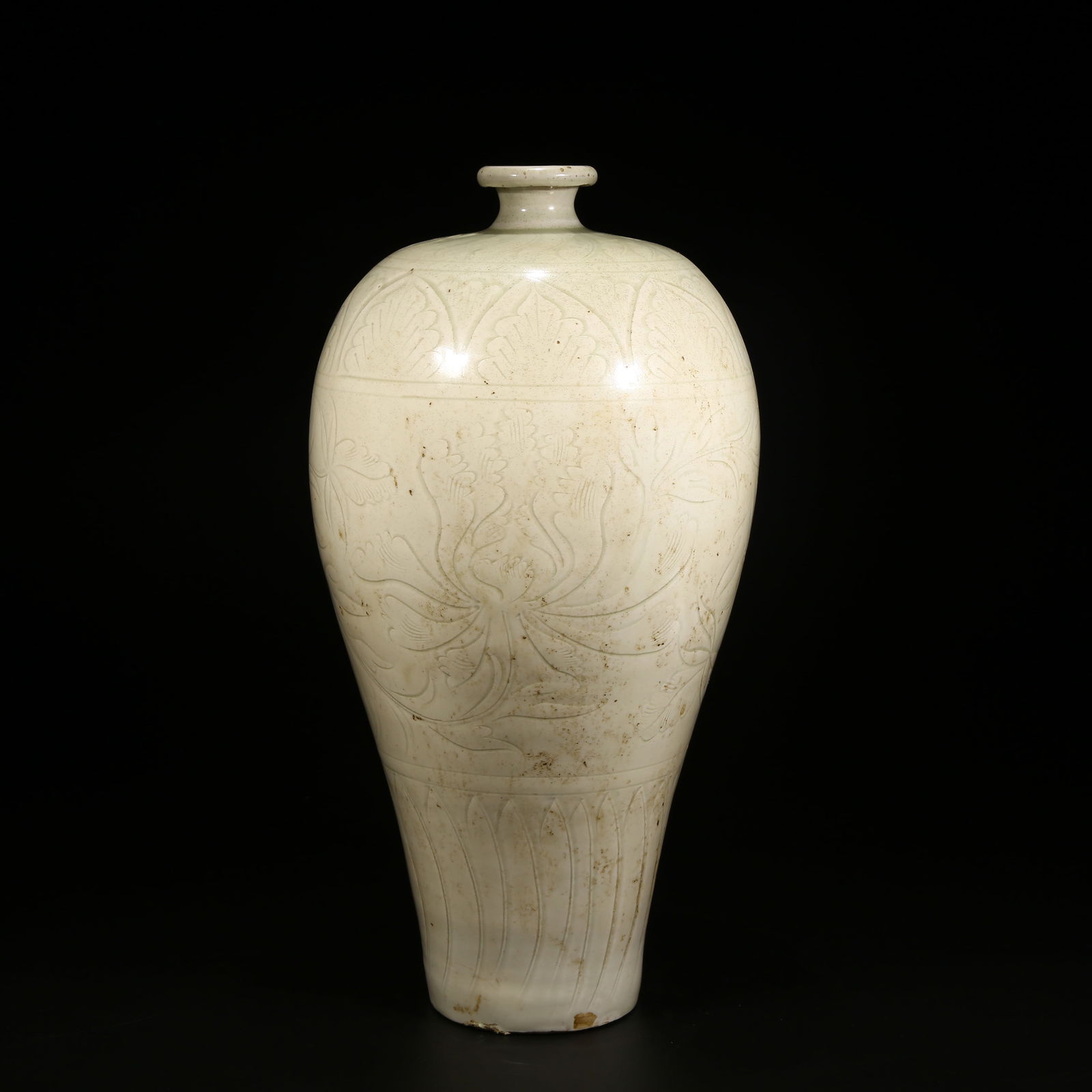 A DING WARE INCISED MEIPING VASE (1 of 9)