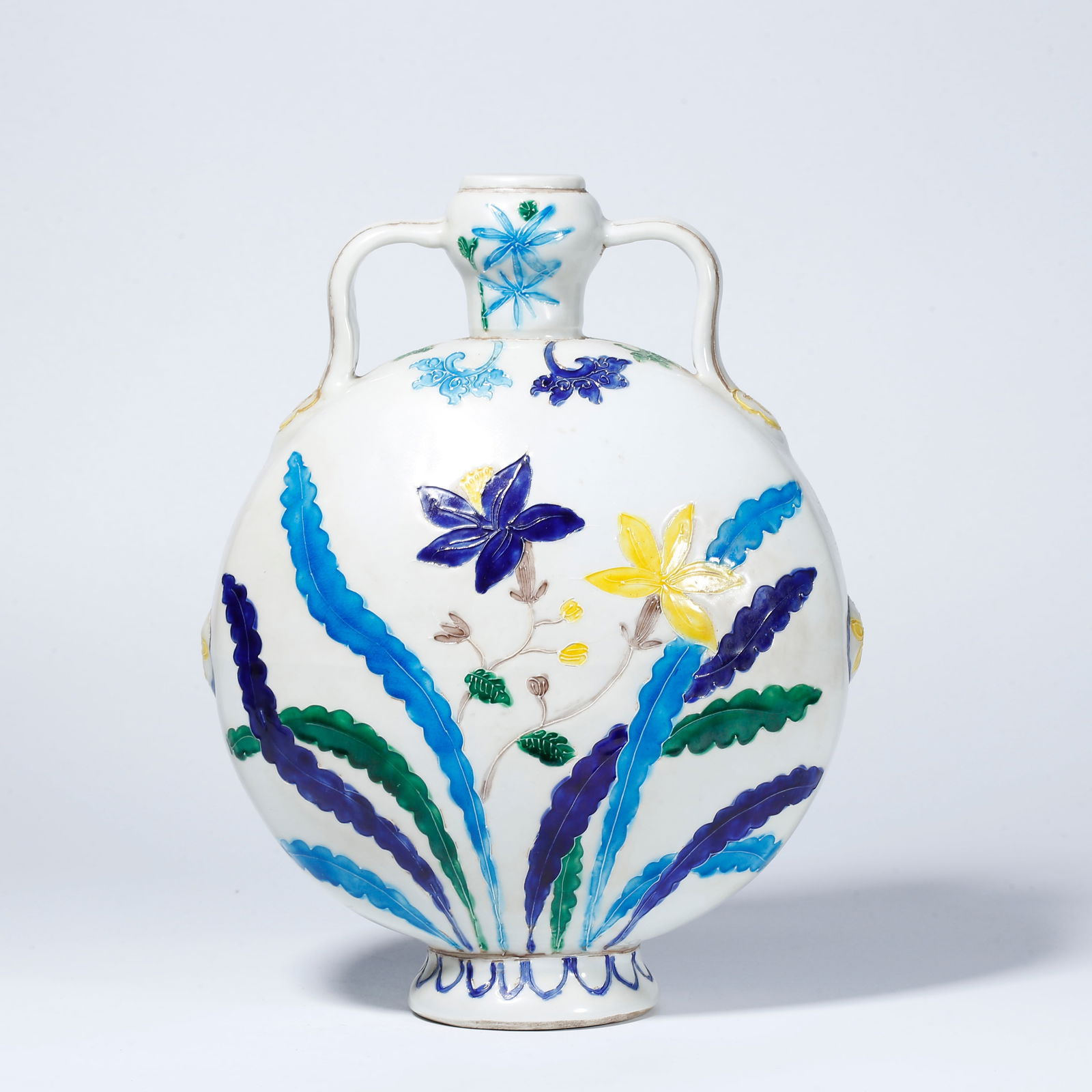 A OLD KILN VASE WITH FLORAL DESIGN AND MOON-SHAPED HANDLE: Old Kiln Vase with Floral Design and Moon-Shaped Handle