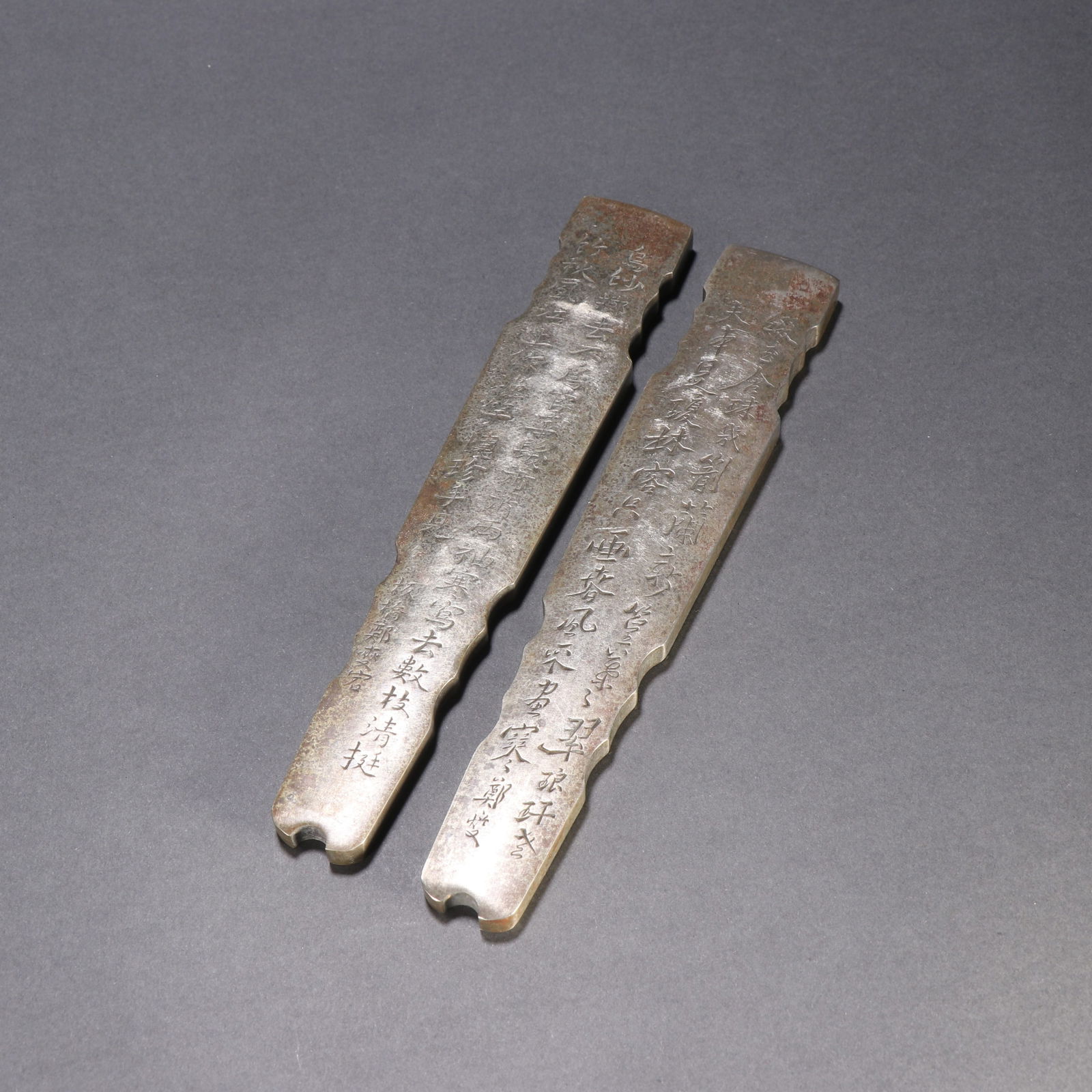 A PAIR OF BRONZE GUQIN-SHAPED PAPERWEIGHTS WITH BANQIAO MARK: Pair of bronze guqin-shaped paperweights with Banqiao mark