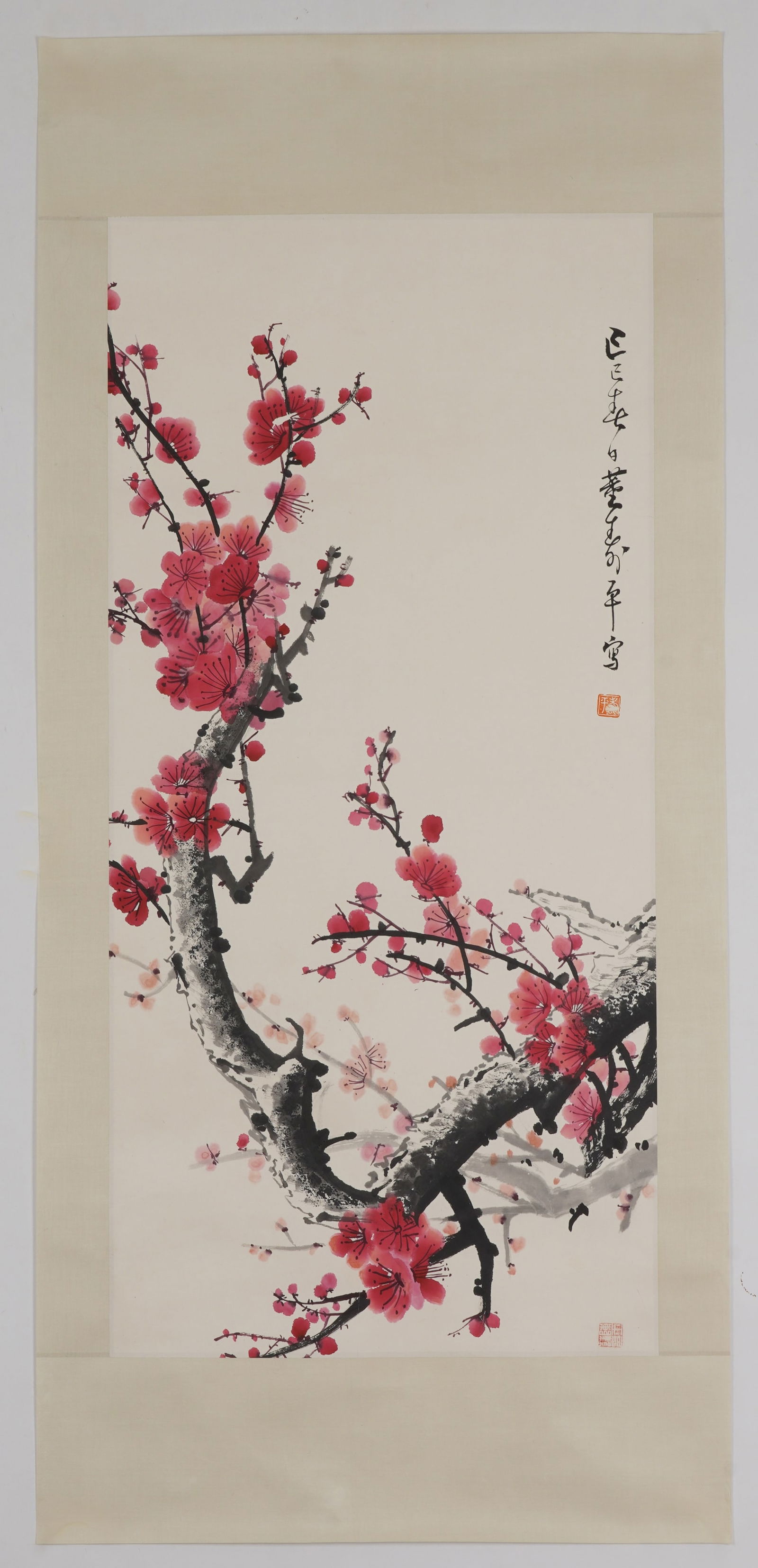 A PLUM-BLOSSOM PAINTING BY YUN SHOUPING.惲壽平 (1 of 9)