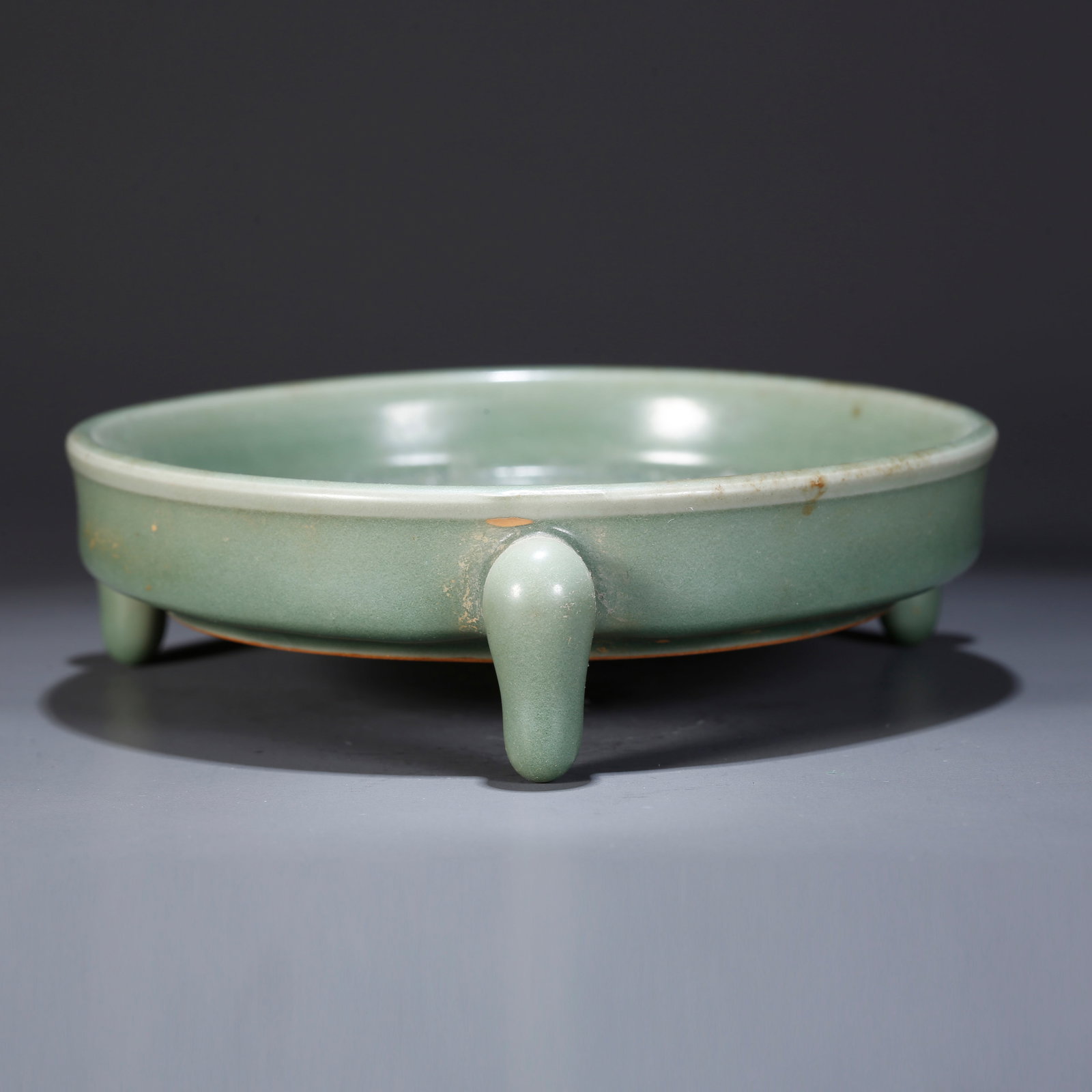 A RU KILN TRIPOD BASIN: Ru Kiln Tripod Basin