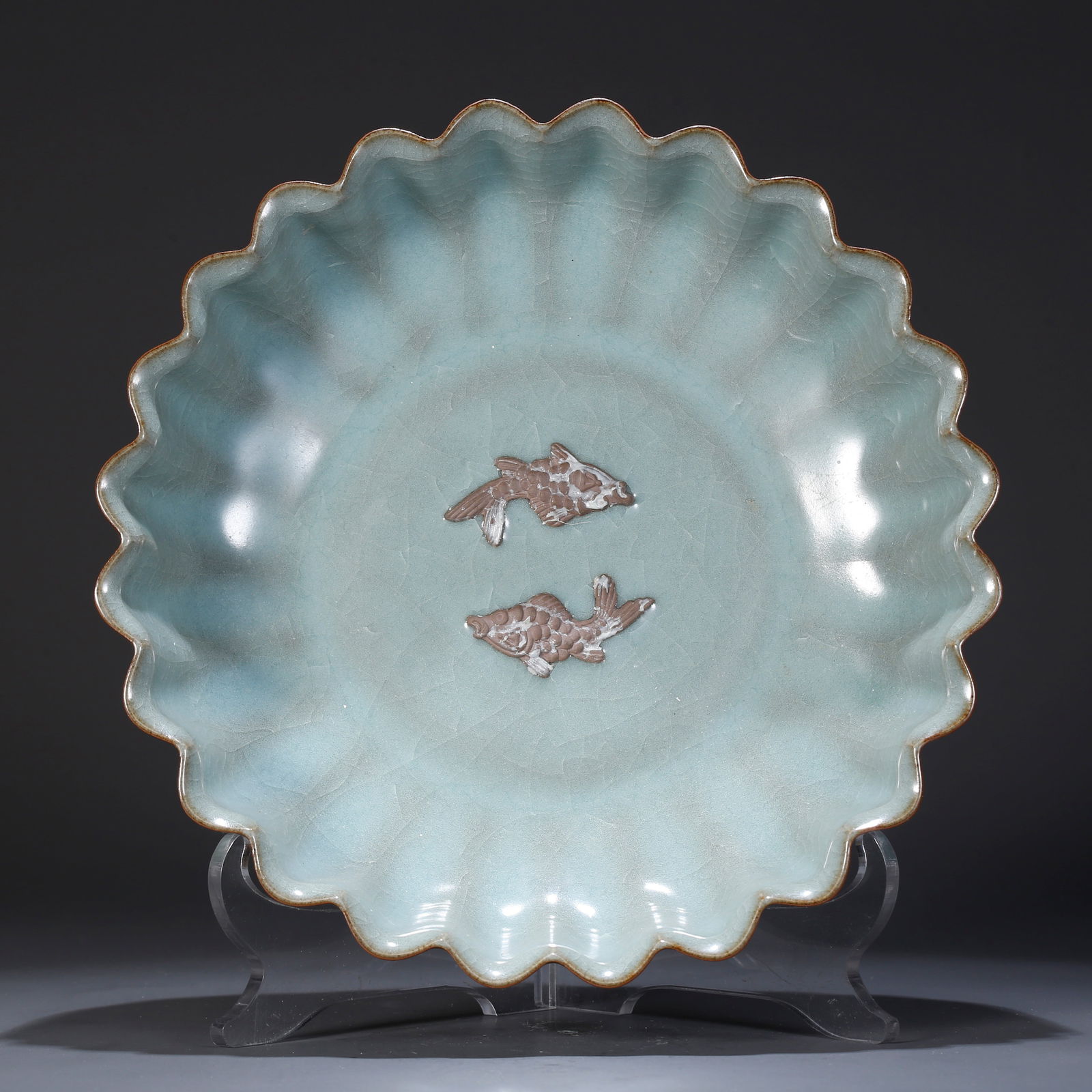 A GUAN KILN BASIN WITH DOUBLE FISH DESIGN: Guan Kiln Basin with Double Fish Design
