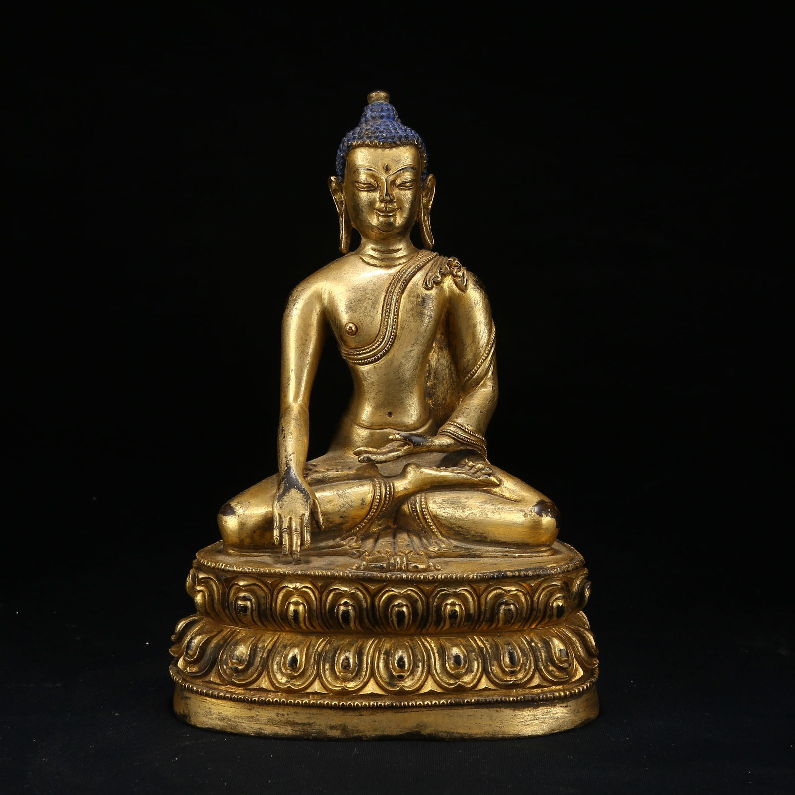 A GILT BRONZE STATUE OF SHAKYAMUNI BUDDHA (1 of 9)