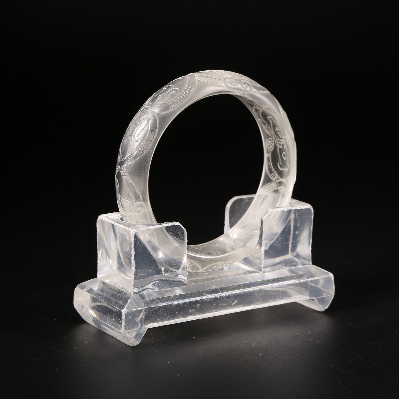 A CRYSTAL BRACELET WITH BEAST-FACE MOTIF: Crystal bracelet with beast-face motif