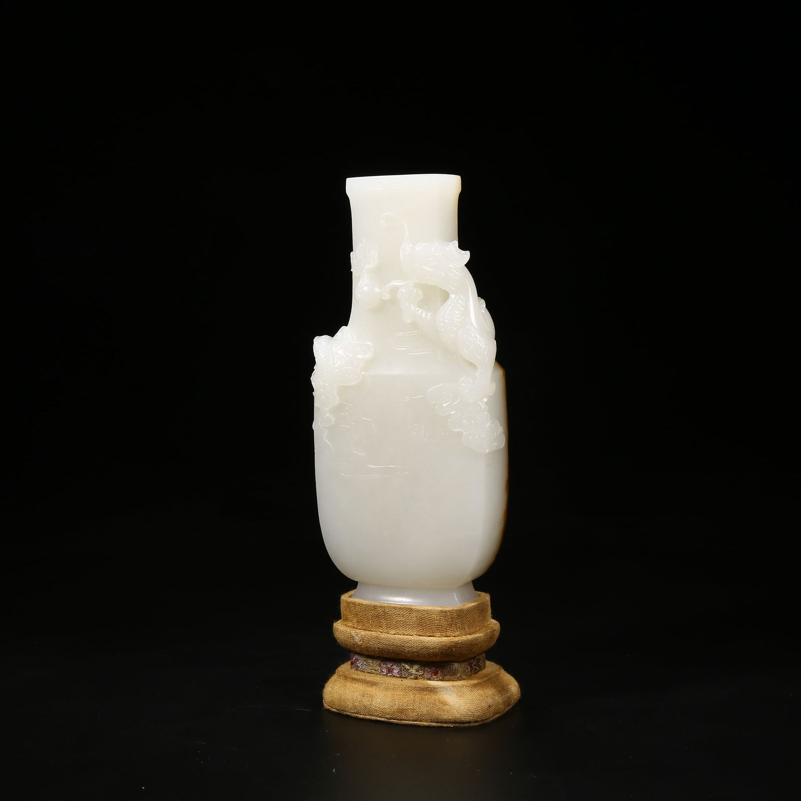 A HETIAN WHITE JADE VASE WITH CLOUD AND DRAGON PATTERNS: Hetian white jade vase with cloud and dragon patterns