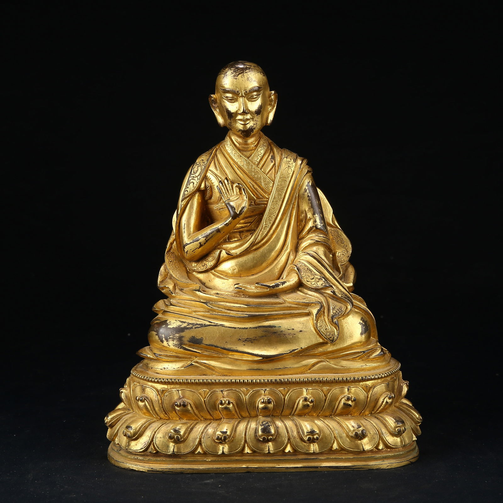 A GILT BRONZE STATUE OF A GURU (MASTER): Gilt bronze statue of a Guru (Master)