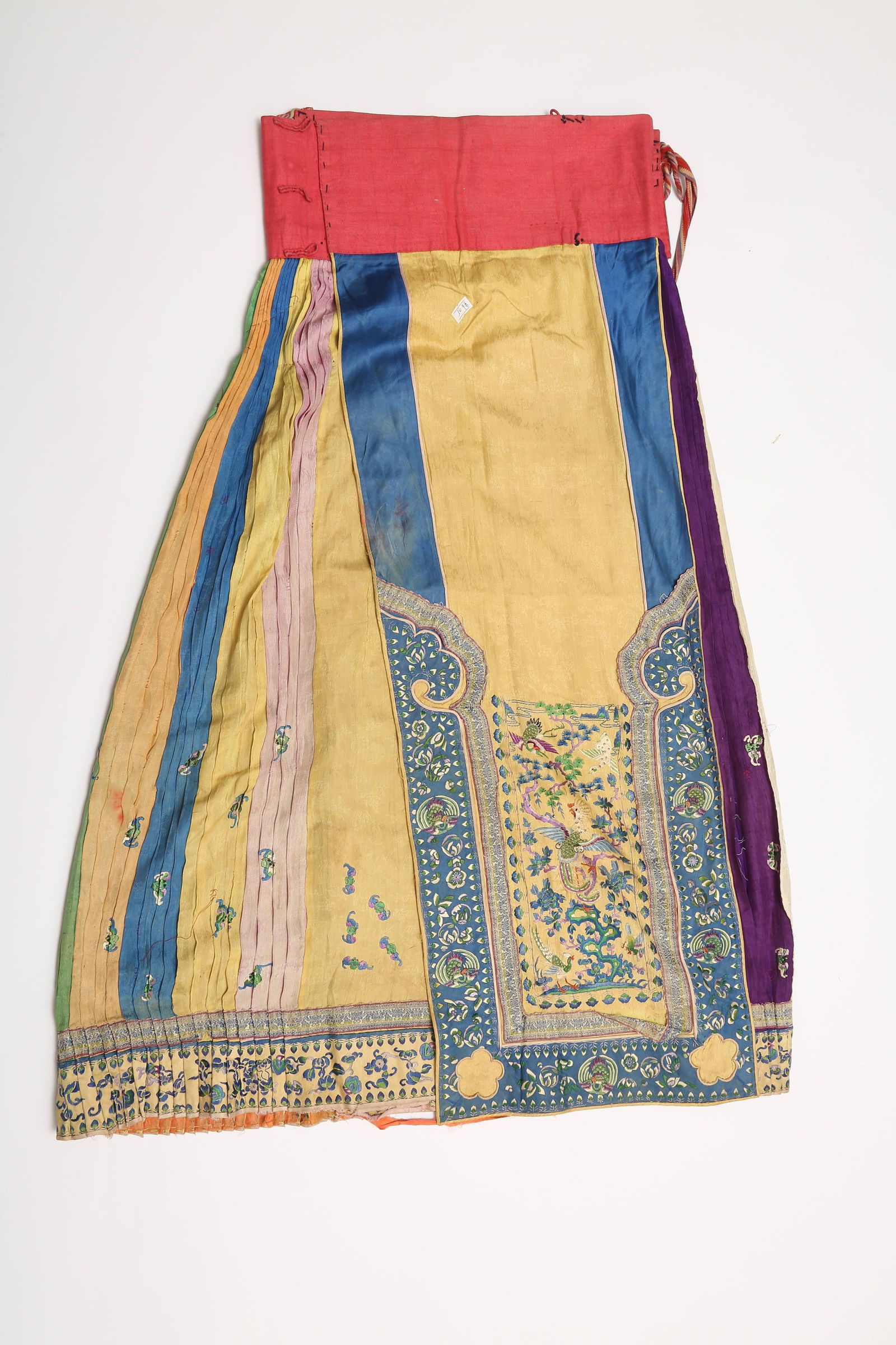 A EMBROIDERED MULTICOLORED FLOWER-AND-BIRD PATTERN PLEATED SKIRT: Embroidered Multicolored Flower-and-Bird Pattern Pleated Skirt