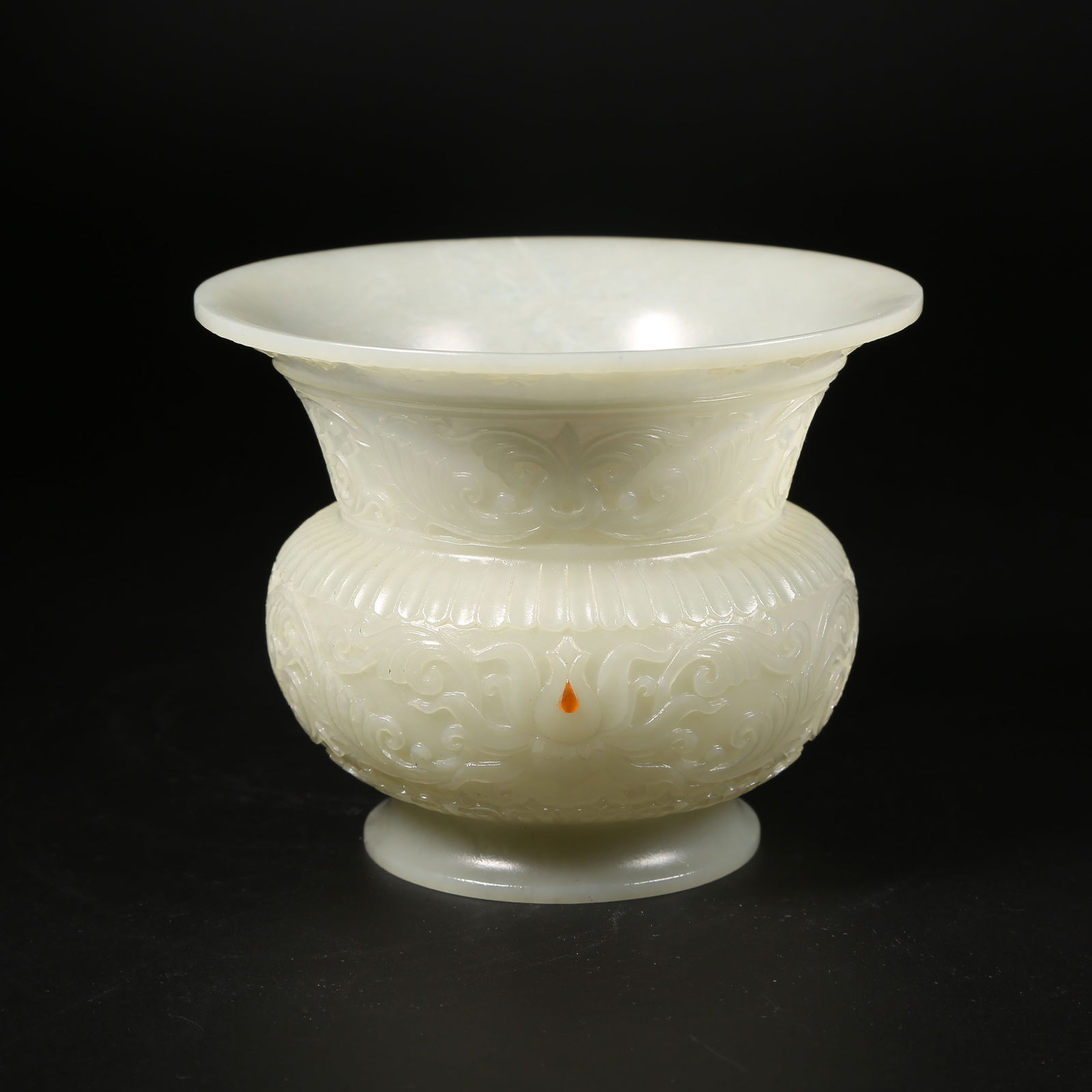 A HETIAN JADE SIEVE WITH BAOXIANG FLOWER DESIGN: Hetian jade sieve with baoxiang flower design