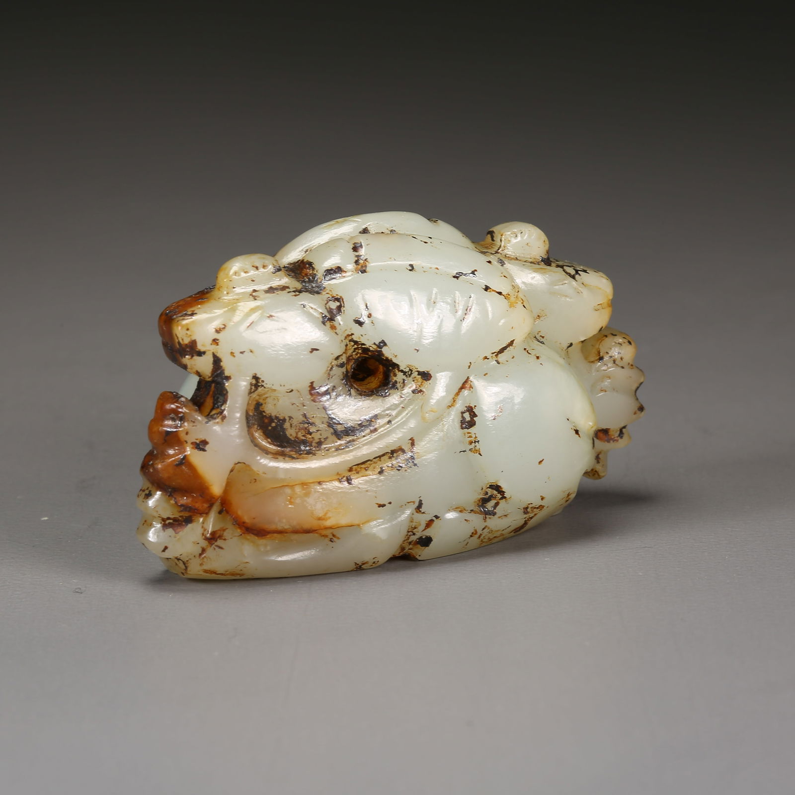 A HETIAN JADE DOUBLE-DEER PENDANT: Hetian jade double-deer pendant