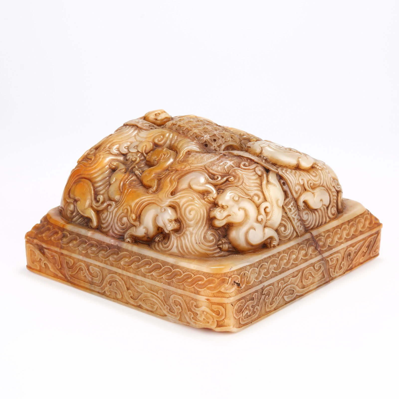 A SHOUSHAN TIANHUANG STONE CLOUD AND DRAGON PATTERN LARGE SEAL: Shoushan Tianhuang Stone Cloud and Dragon Pattern Large Seal