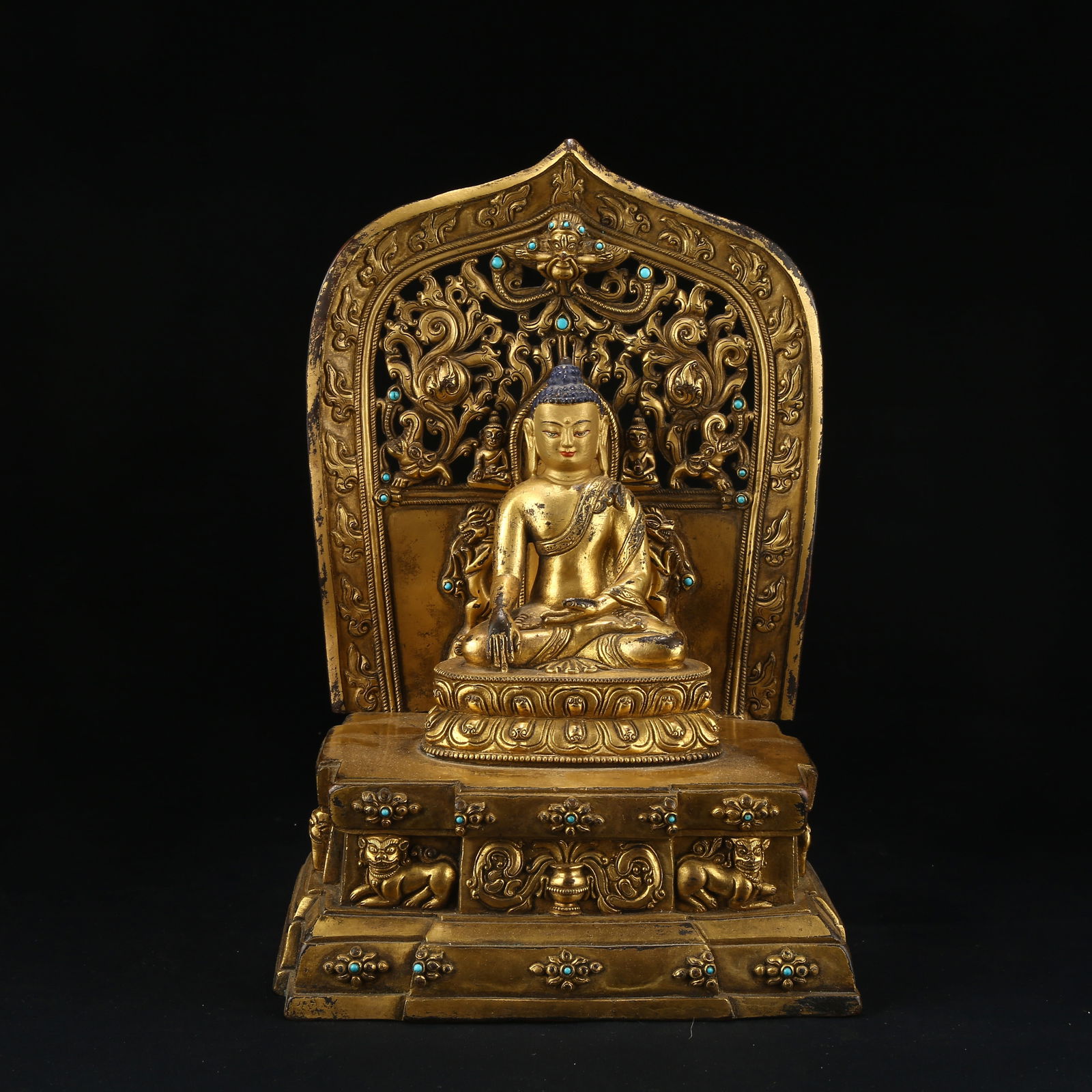 A GILT BRONZE STATUE OF SHAKYAMUNI BUDDHA: Gilt Bronze Statue of Shakyamuni Buddha