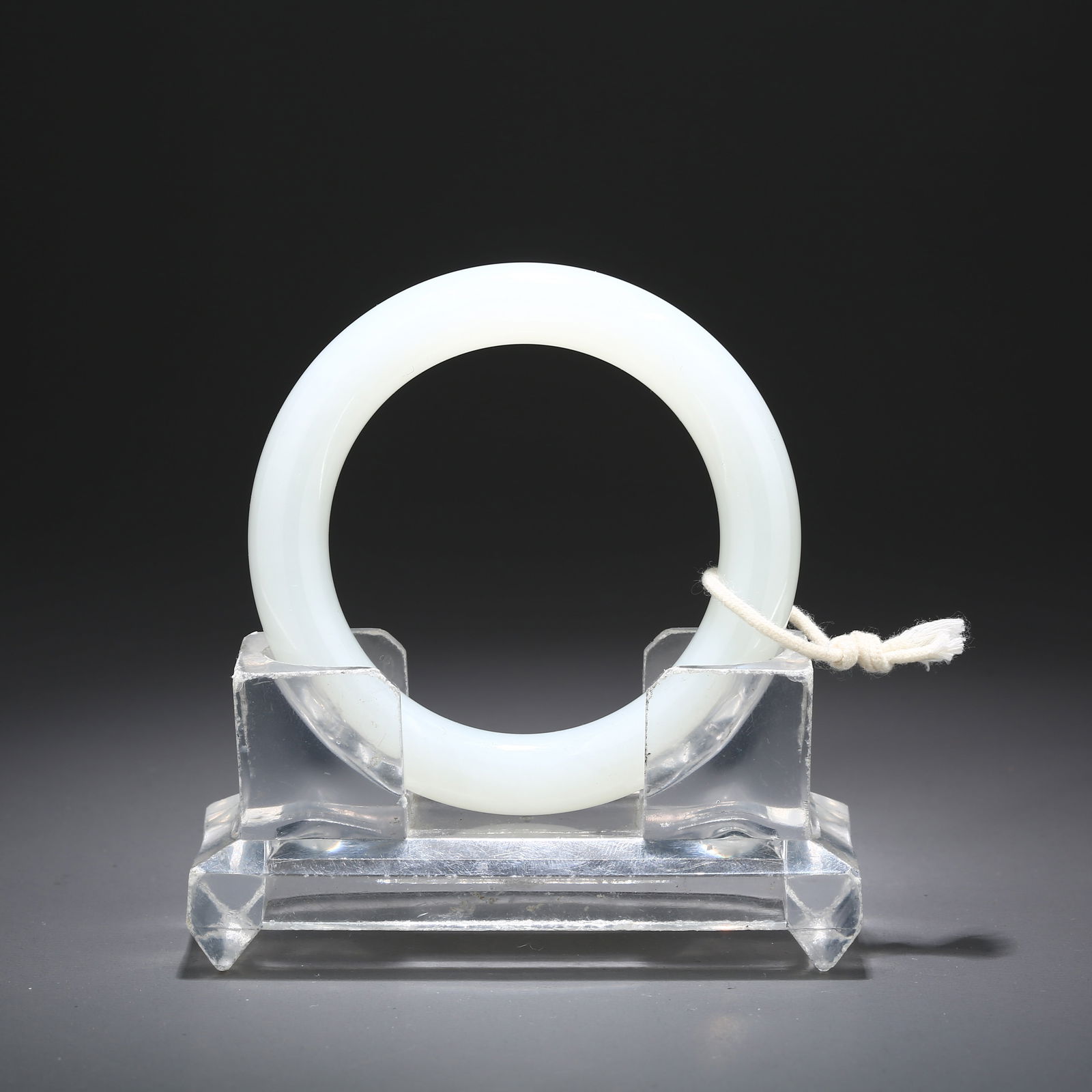 A HETIAN WHITE JADE BRACELET: Hetian white jade bracelet