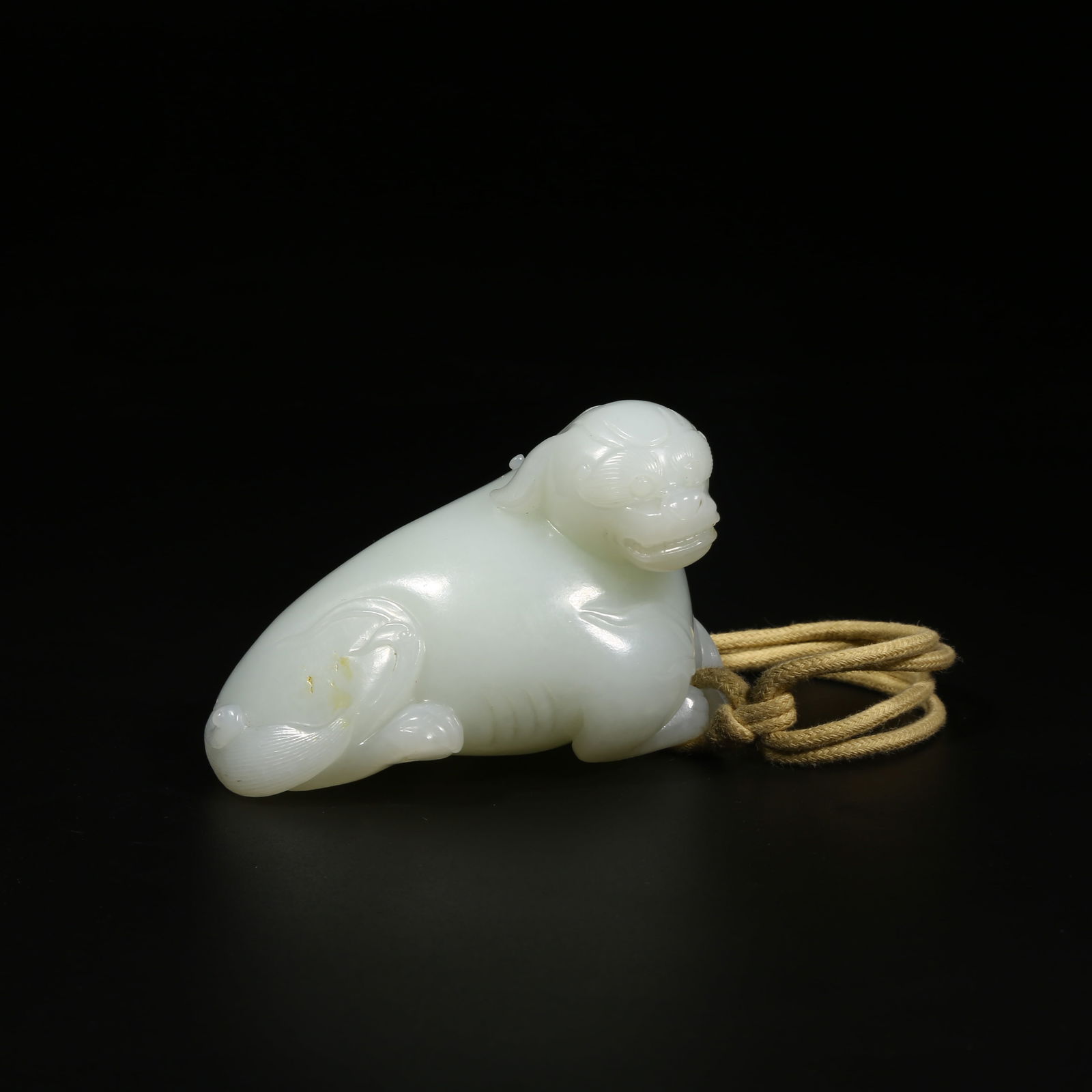 A HETIAN WHITE JADE AUSPICIOUS BEAST ORNAMENT: Hetian white jade auspicious beast ornament