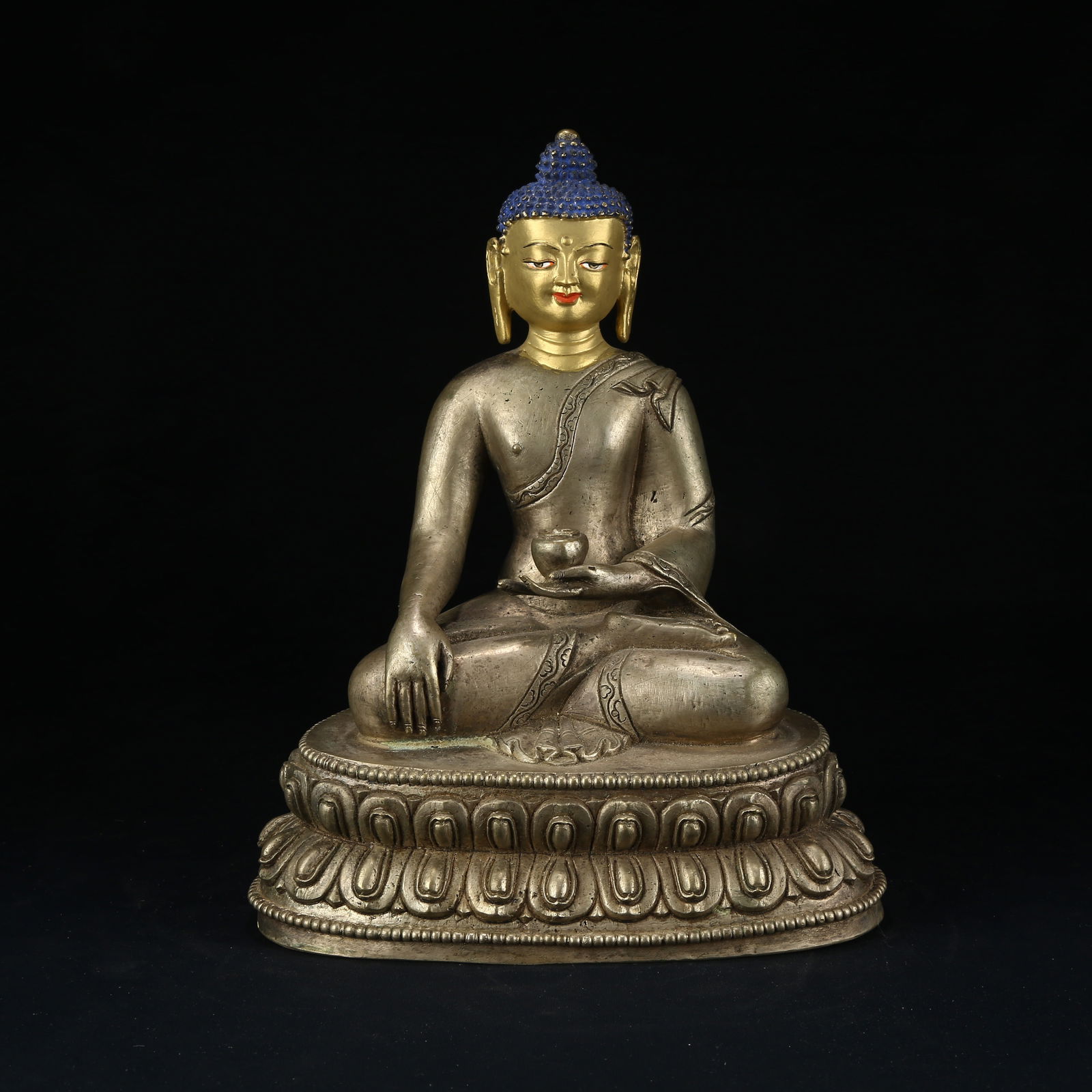 A SILVER SHAKYAMUNI BUDDHA STATUE: Silver Shakyamuni Buddha statue