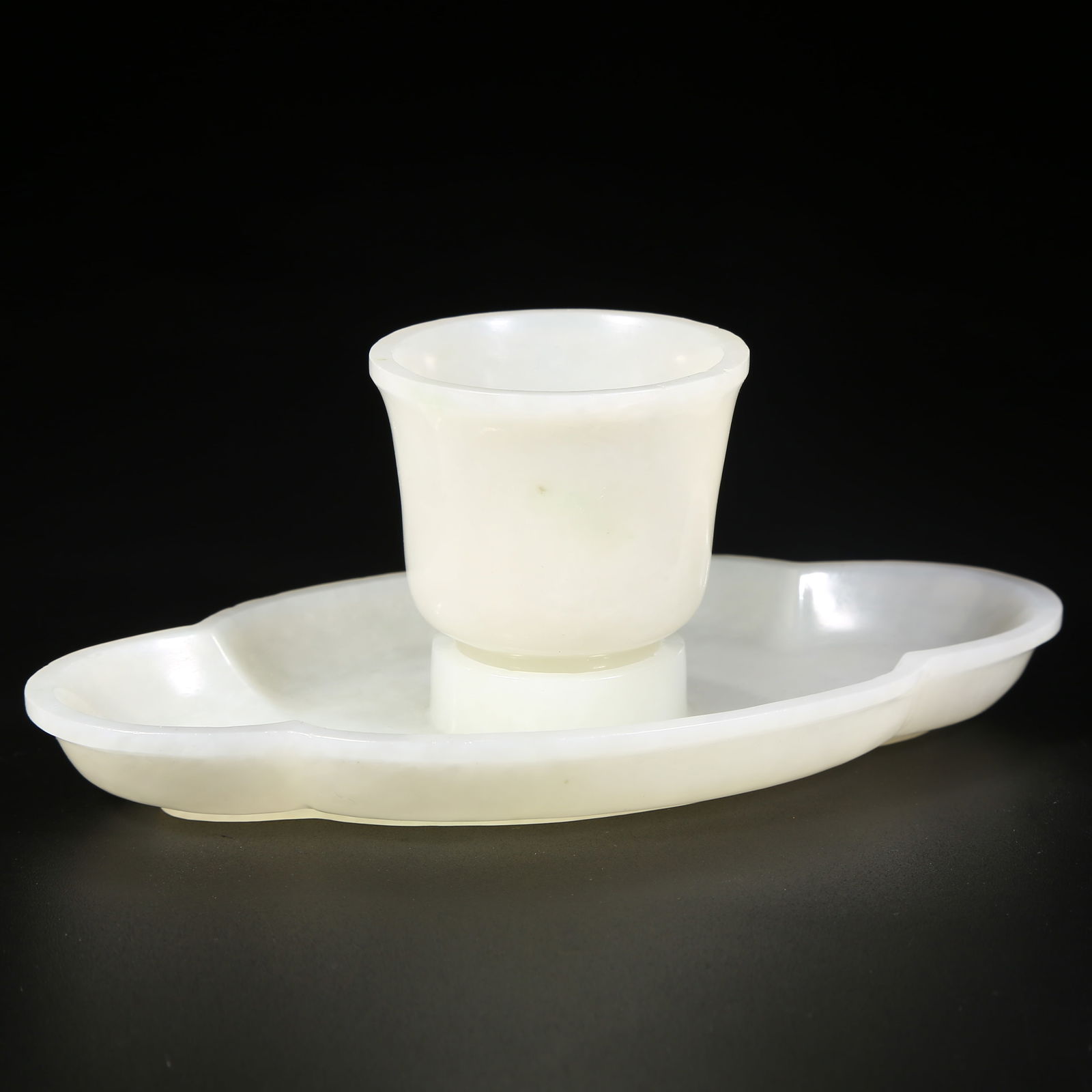 A HETIAN WHITE JADE CUP STAND: Hetian white jade cup stand