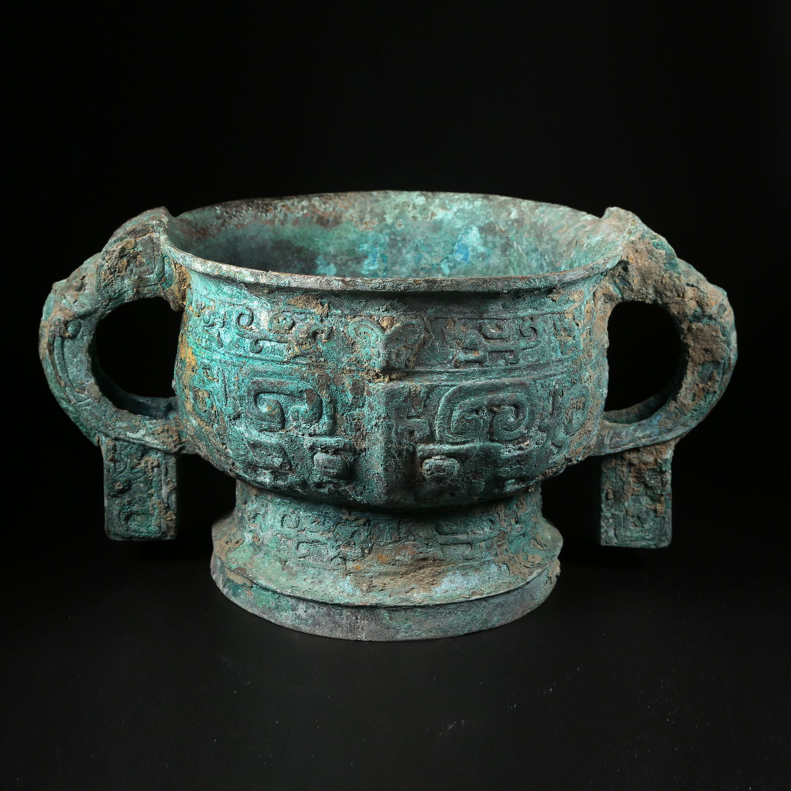 A BRONZE PIXIU (MYTHICAL GUARDIAN): Bronze pixiu (mythical guardian)
