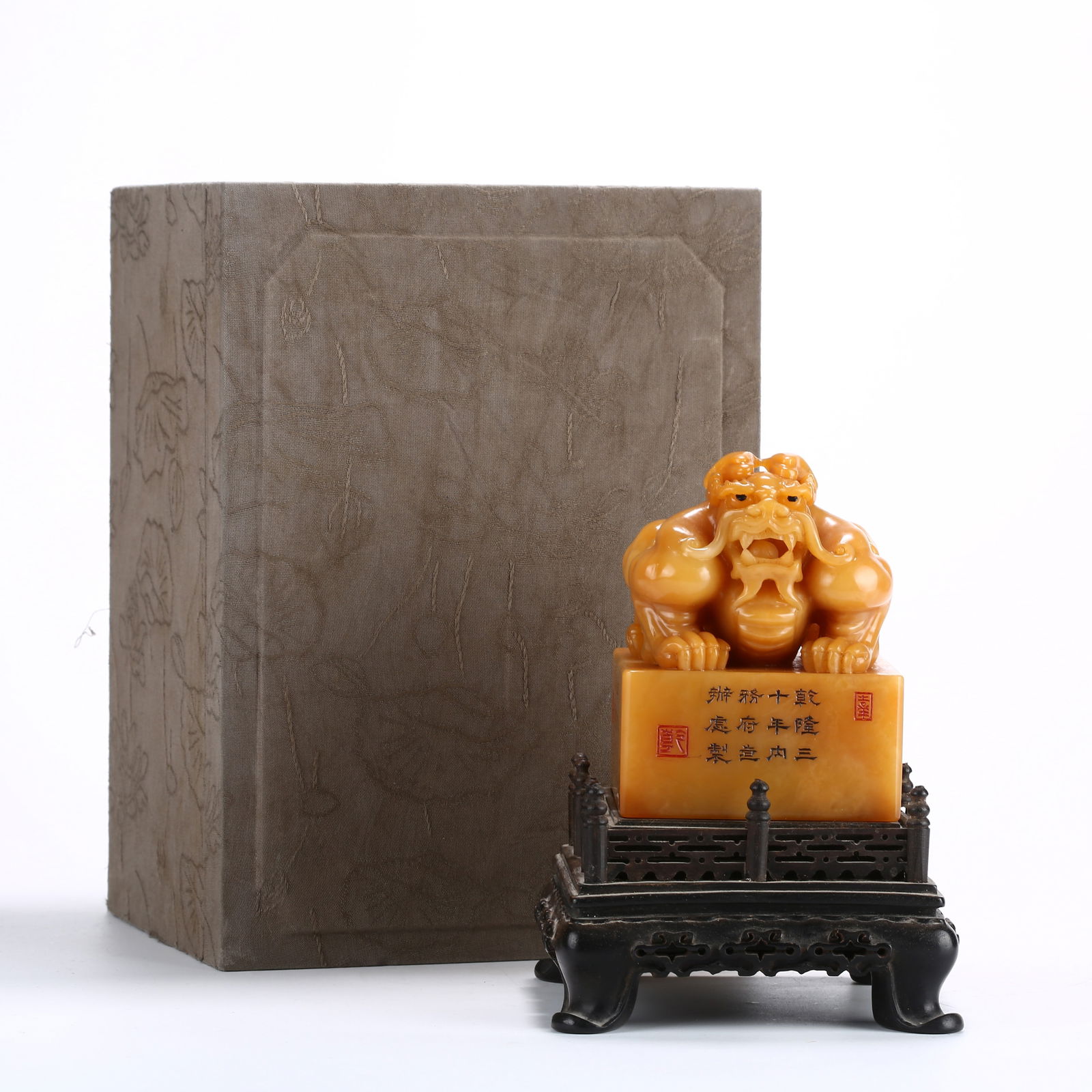 A SHOUSHAN TIANHUANG STONE SEAL WITH DRAGON KNOB: Shoushan Tianhuang stone seal with dragon knob