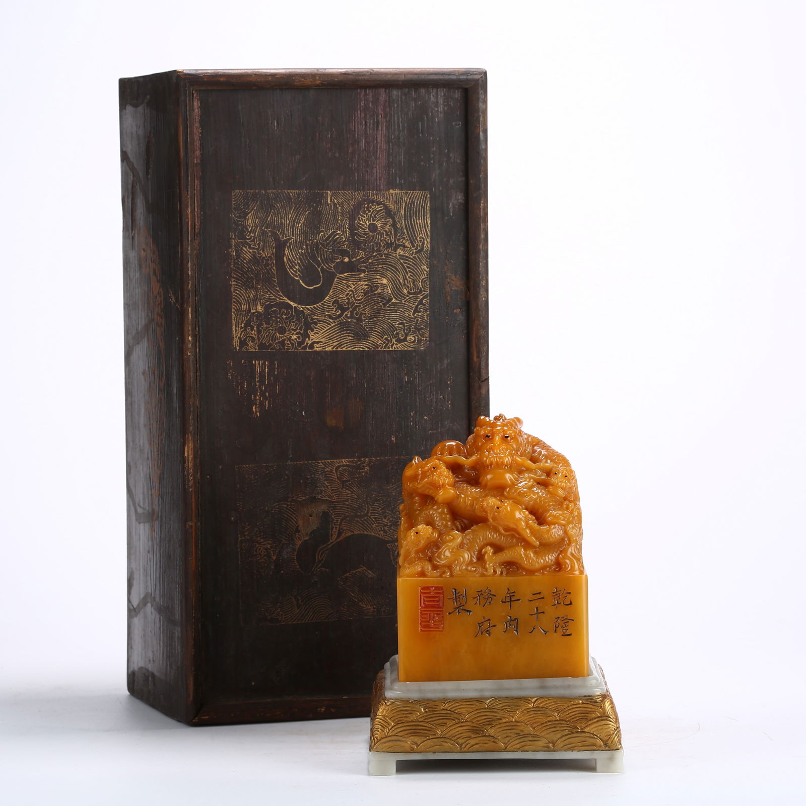 A SHOUSHAN TIANHUANG STONE SEAL WITH DRAGON PATTERN: Shoushan Tianhuang stone seal with dragon pattern