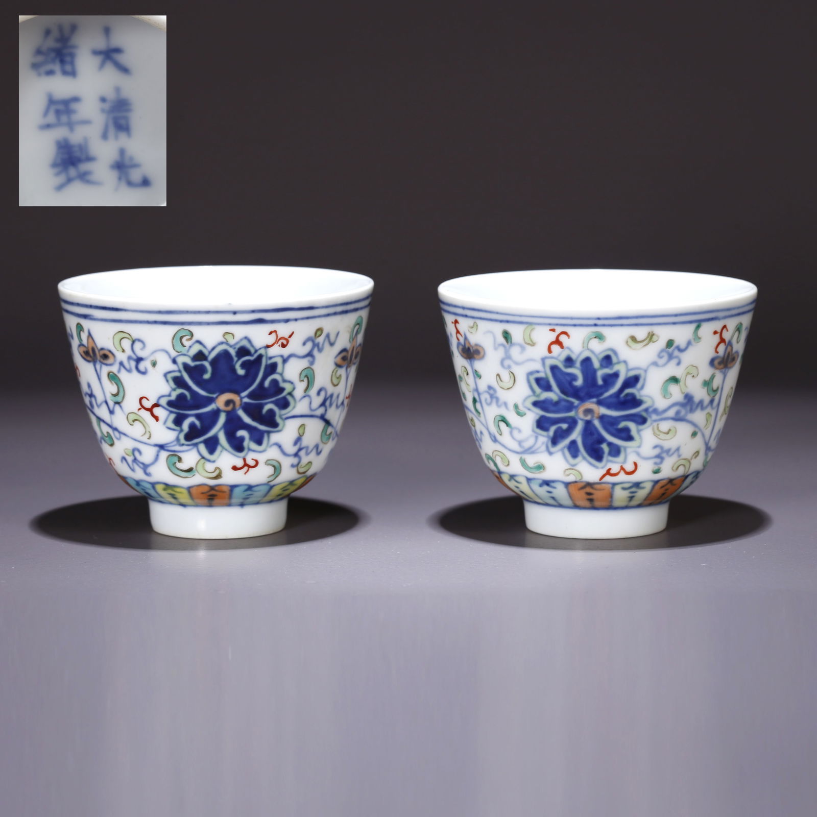 A DOUCAI FLORAL PATTERN CUP (PAIR) (1 of 9)