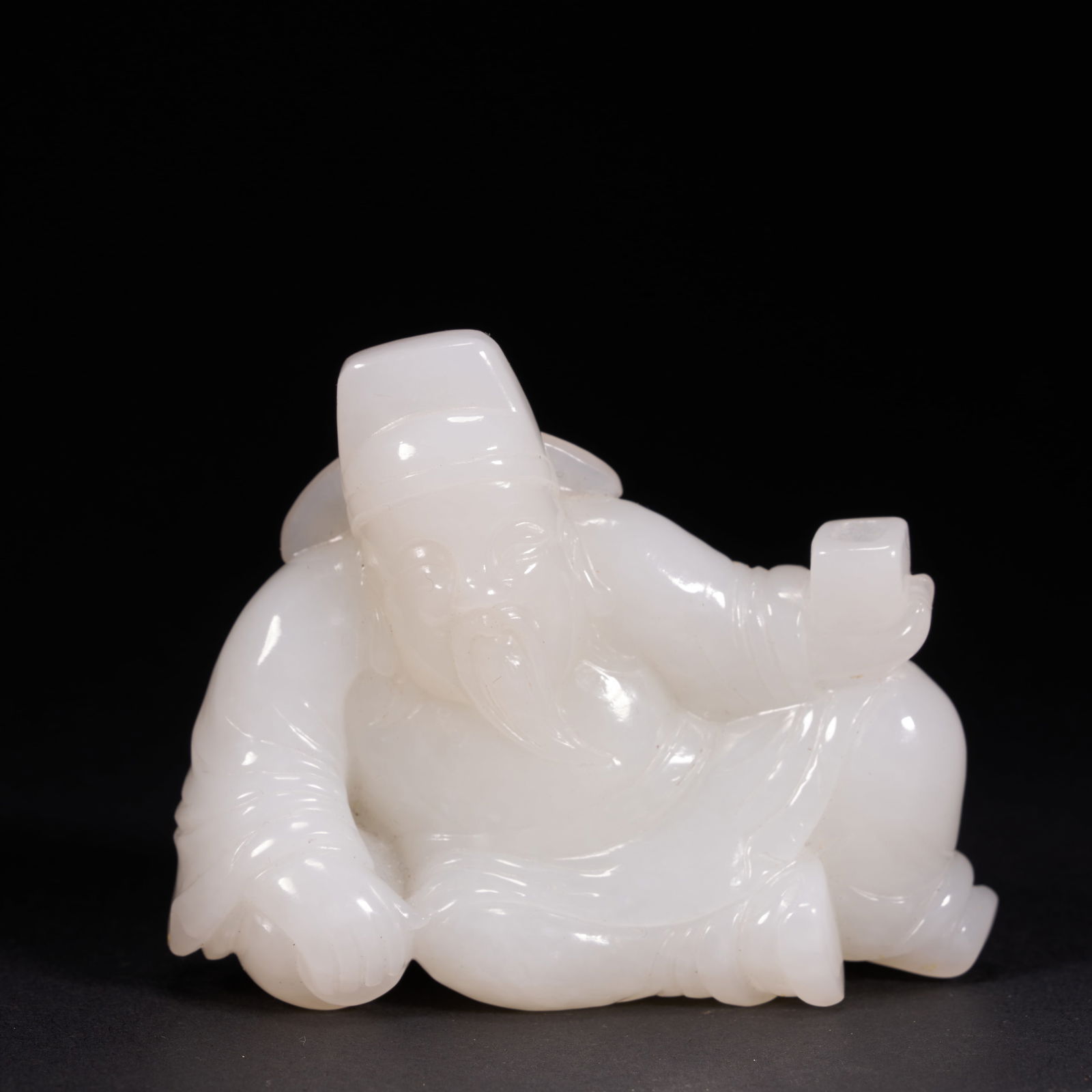 A HETIAN JADE FIGURE ORNAMENT, QING DYNASTY (1 of 7)