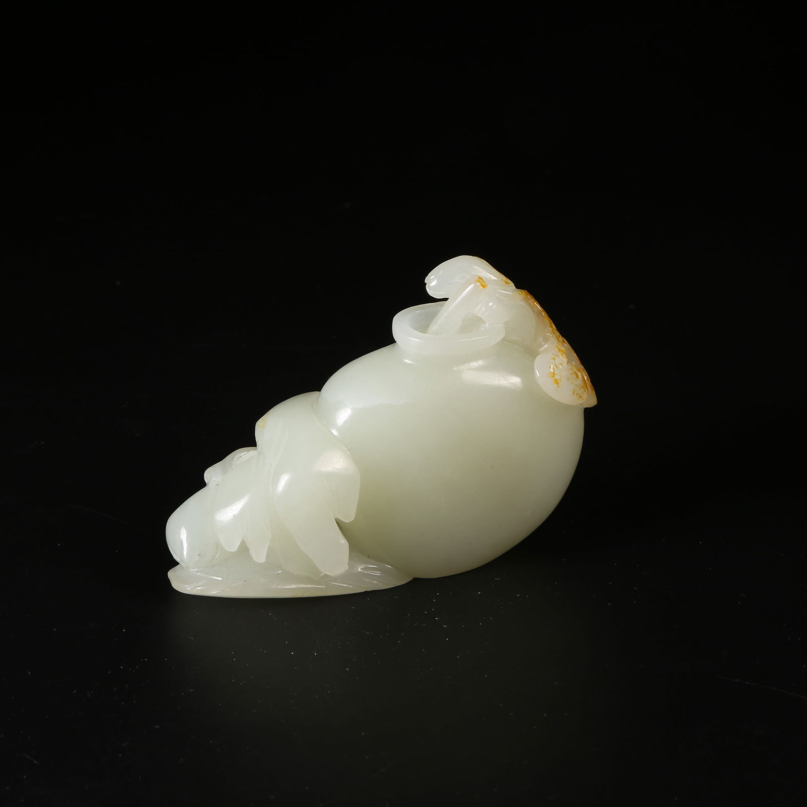A HETIAN JADE RABBIT ORNAMENT (1 of 8)