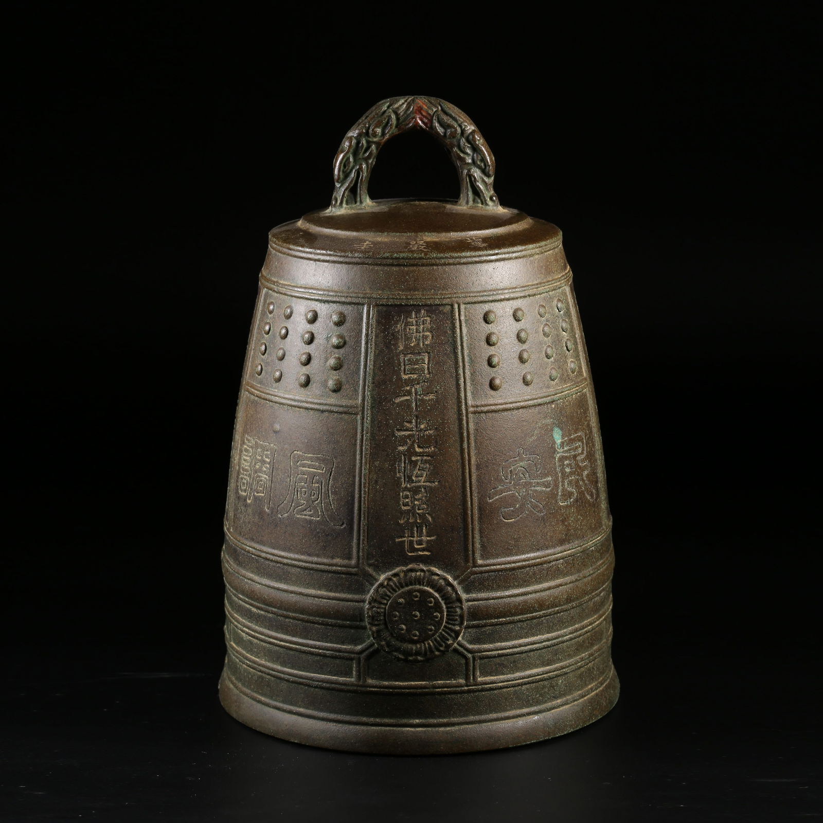 A BRONZE FENGTIAO YUSHUN BELL: Bronze Fengtiao Yushun Bell