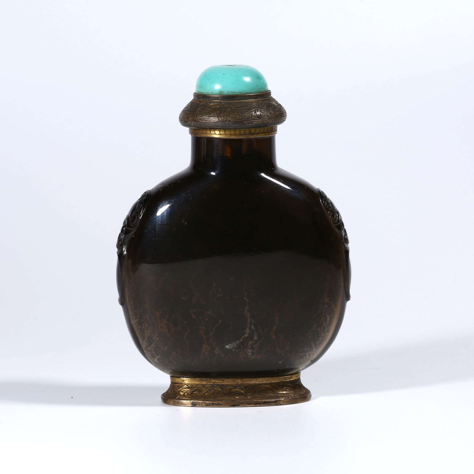 A CRYSTAL SNUFF BOTTLE WITH ANIMAL-HEAD HANDLES (1 of 9)