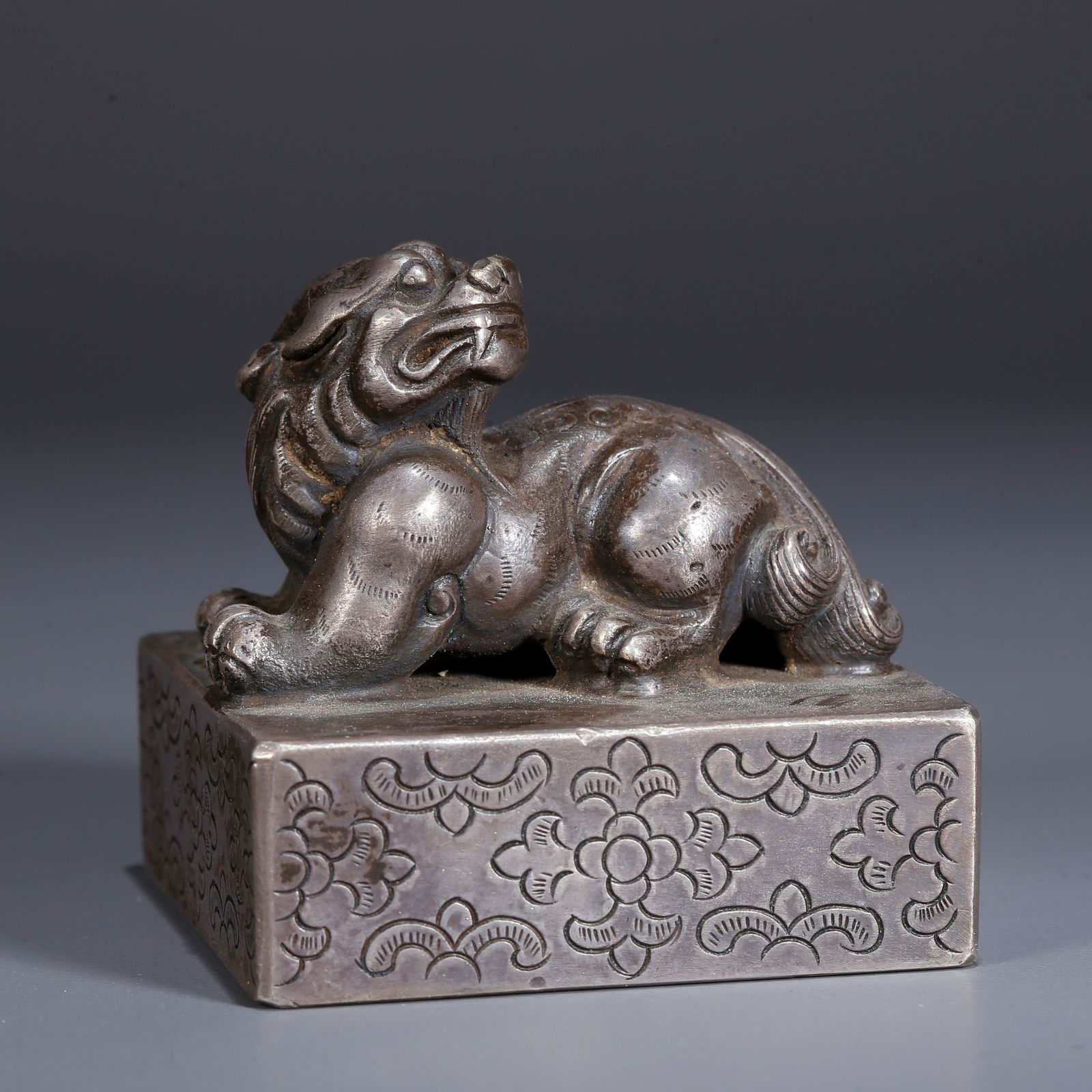 A SILVER AUSPICIOUS BEAST SEAL (1 of 9)