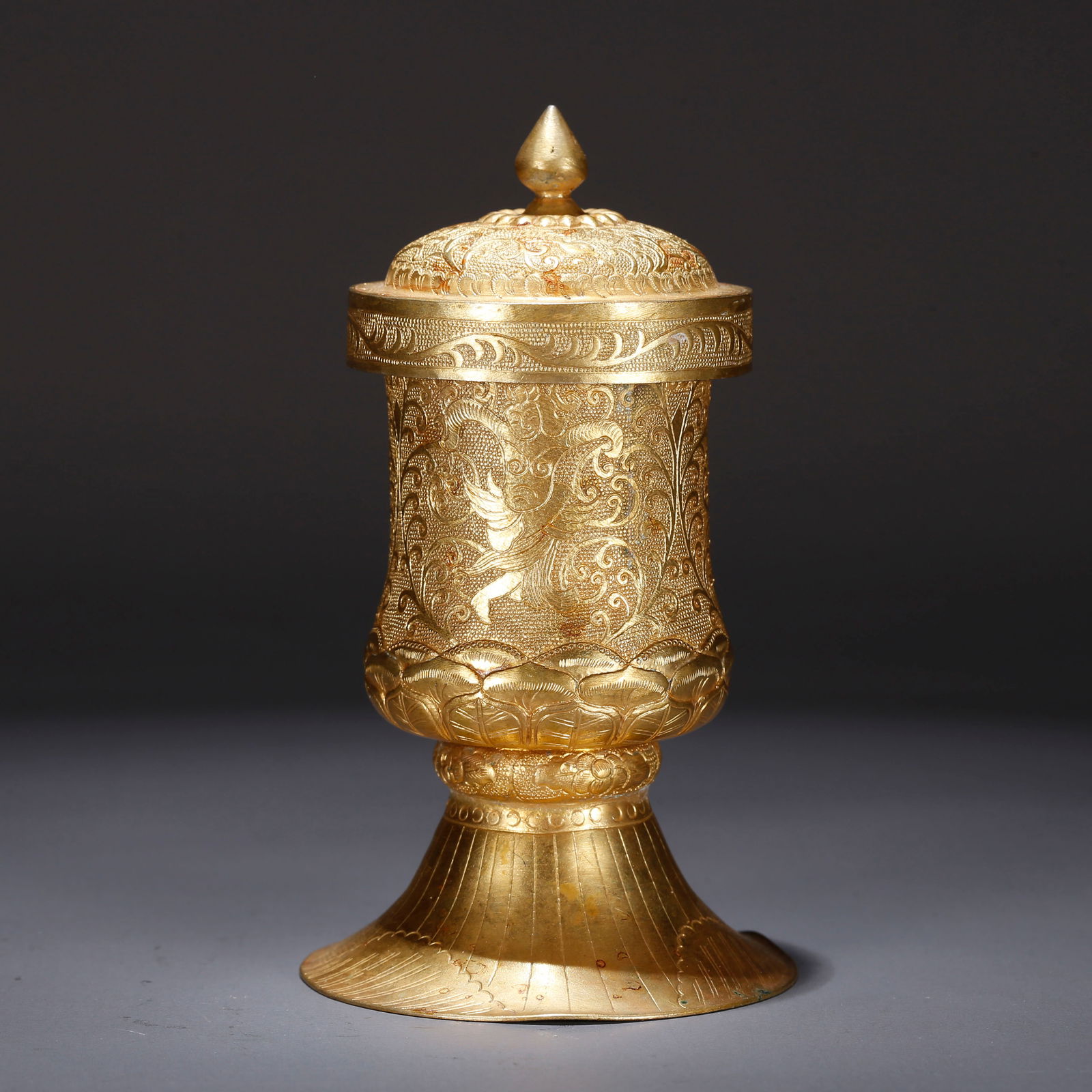 A GILT BRONZE CUP WITH FIGURE STORY DESIGN: Gilt bronze cup with figure story design