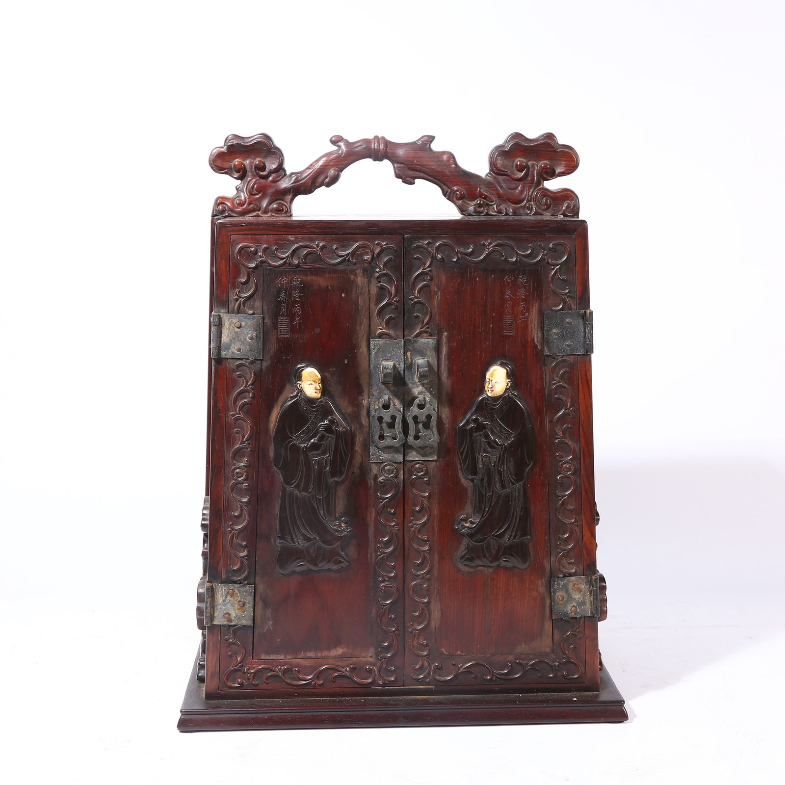 A HUANGHUALI WOOD HAND-CARRIED BOX INLAID WITH ZITAN WOOD, DEPICTING FIGURES (1 of 10)